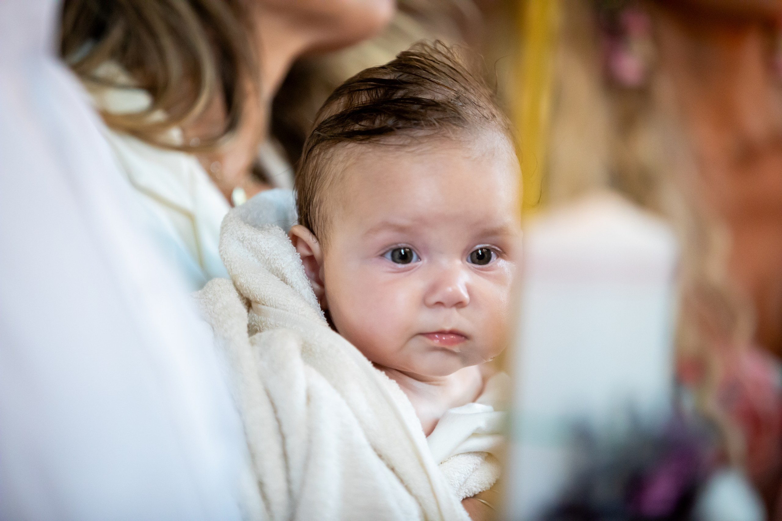 fotograf botez , fotografie botez Botoșani, fotograf Alin Chirilă, amintiri botez, fotografii botez, botez Miruna Parascheva, fotograf copii, fotografie botez în Botoșani-alt="botez , fotografie botez Alin Chirilă, amintiri botez, fotografii emoționante botez Botoșani"-- fotografii-botez-bebelus- amintiri-botez-micuț- moment-sfânt-crestinare- fotografie-emotionanta-botez- detalii-botez-bebelusi- parinti-fericiti-la-botez- fotograf-botez-profesionist- botez-in-biserica-ortodoxa- micuț-botezat-cu-emoție- zâmbete-și-lacrimi-la-botez- bebeluș-la-cristelniță- decor-botez-colorat- botez-cu-dragoste-și-credință- emotie-pura-la-botez- fotograf-botez-botosani- botez-iasi-suceava-fotograf- amintiri-nepretuite-botez-- Preotul ținându-l pe micuțul Mathias Gabriel la botez, în biserica Înălțarea Domnului, Copălău - Detalii de la botezul lui Mathias – lumânare, trusou și icoană - Familia lui Mathias Gabriel alături de micuț, în ziua botezului - Portret emoționant cu mama și bebelușul în brațe, în biserică,fotograf profesionist evenimente Botoșani, Iași, Suceava, Fălticeni, Bacău, Pașcani, Roman - AlinoFotoStudio by Alin Chirilă - servicii foto nuntă, botez, cununie, ședințe foto creative, albume personalizate, fotografii emoționante și calitative pentru cele mai importante momente din viață,fotograf nuntă Botoșani Alin Chirilă, ședință foto botez Iași - AlinoFotoStudio, servicii fotograf profesionist evenimente Suceava, fotograf cununie civilă Fălticeni - Alin Chirilă, album foto nuntă personalizat Bacău.“Bebeluș botezat în biserică, ținut în brațe de nași” • “Detaliu cu lumânarea de botez decorată cu flori albe” • “Părinți emoționați alături de copilul lor la ceremonia de botez” • “Masa festivă de botez cu decor tematic și tort personalizat” • “Momentul în care preotul toarnă apă sfințită pe fruntea bebelușului” “Bebeluș în rochie albă de botez, zâmbind în brațele mamei” • “Detaliu cu cruciulița de botez așezată pe o pernă de satin” • “Părinți și nași aprinzând lumânările în timpul ceremoniei de botez” • “Tort de botez decorat cu figurine tematice și numele copilului” • “Copil botezat dormind liniștit în pătuțul decorat festiv” • “Momentul în care preotul binecuvântează copilul în fața altarului” • “Invitați adunându-se în jurul mesei festive la petrecerea de botez” • “Bebeluș ținând în mână o jucărie personalizată primită la botez” • “Familie fericită pozând împreună după ceremonia de botez” • “Decor tematic cu baloane și flori la locația petrecerii de botez” fotograf Botoșani fotograf evenimente fotograf botez Alin Chirila fotograf alinofotostudio.fotograf botez Amelis Maria, fotografie botez Botoșani, fotograf Alin Chirilă, amintiri botez, fotografii botez, botez Amelis Maria, fotograf copii, fotografie botez în Botoșani,