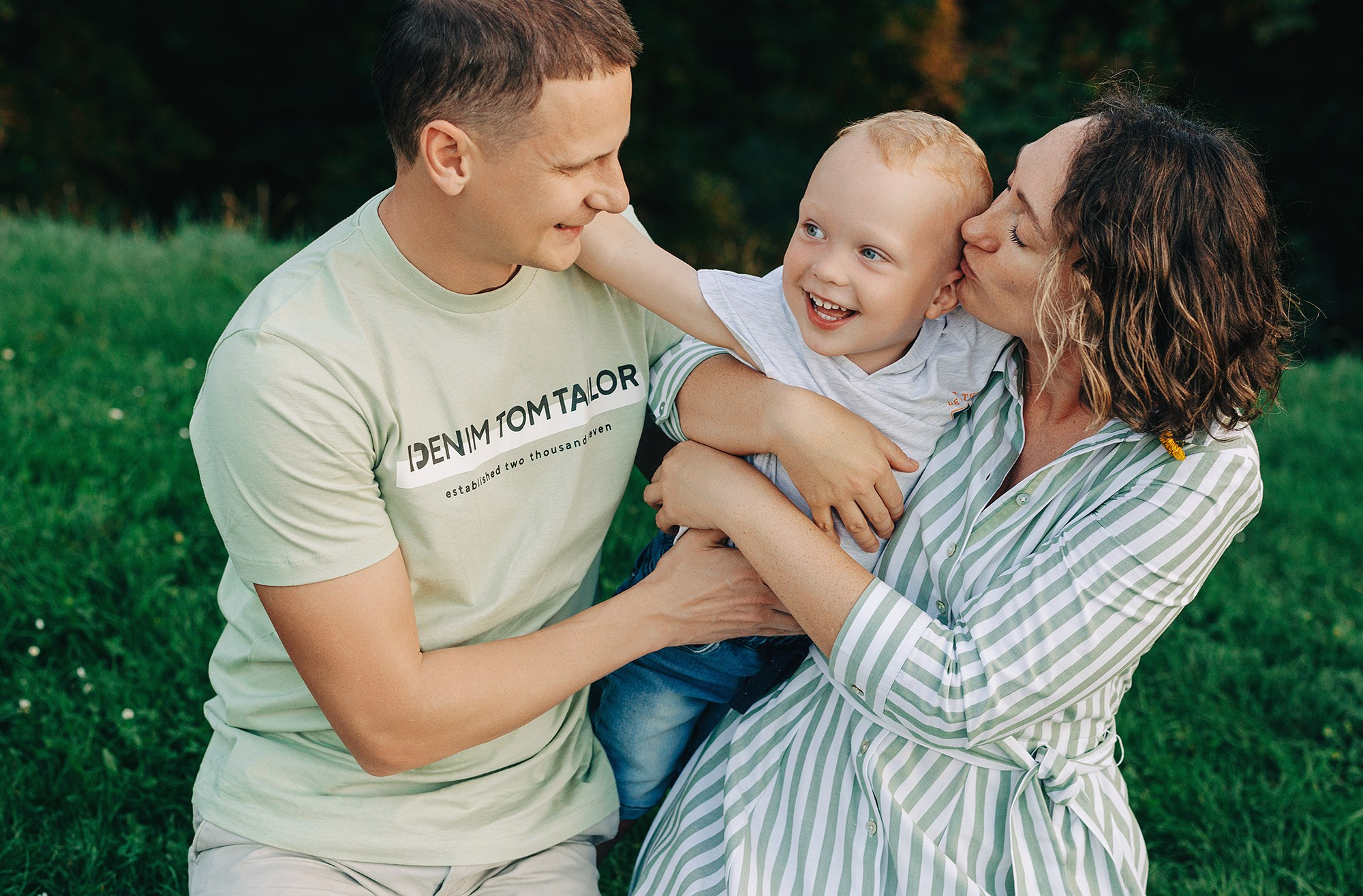 Таня, Андрей и Паша на прогулке. Family and wedding photographer in Prague Natalia Fedori