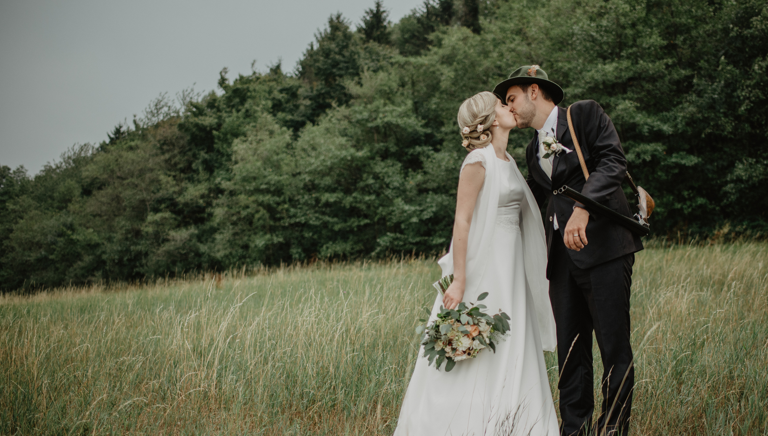 Lifestyle, wedding and family photographer