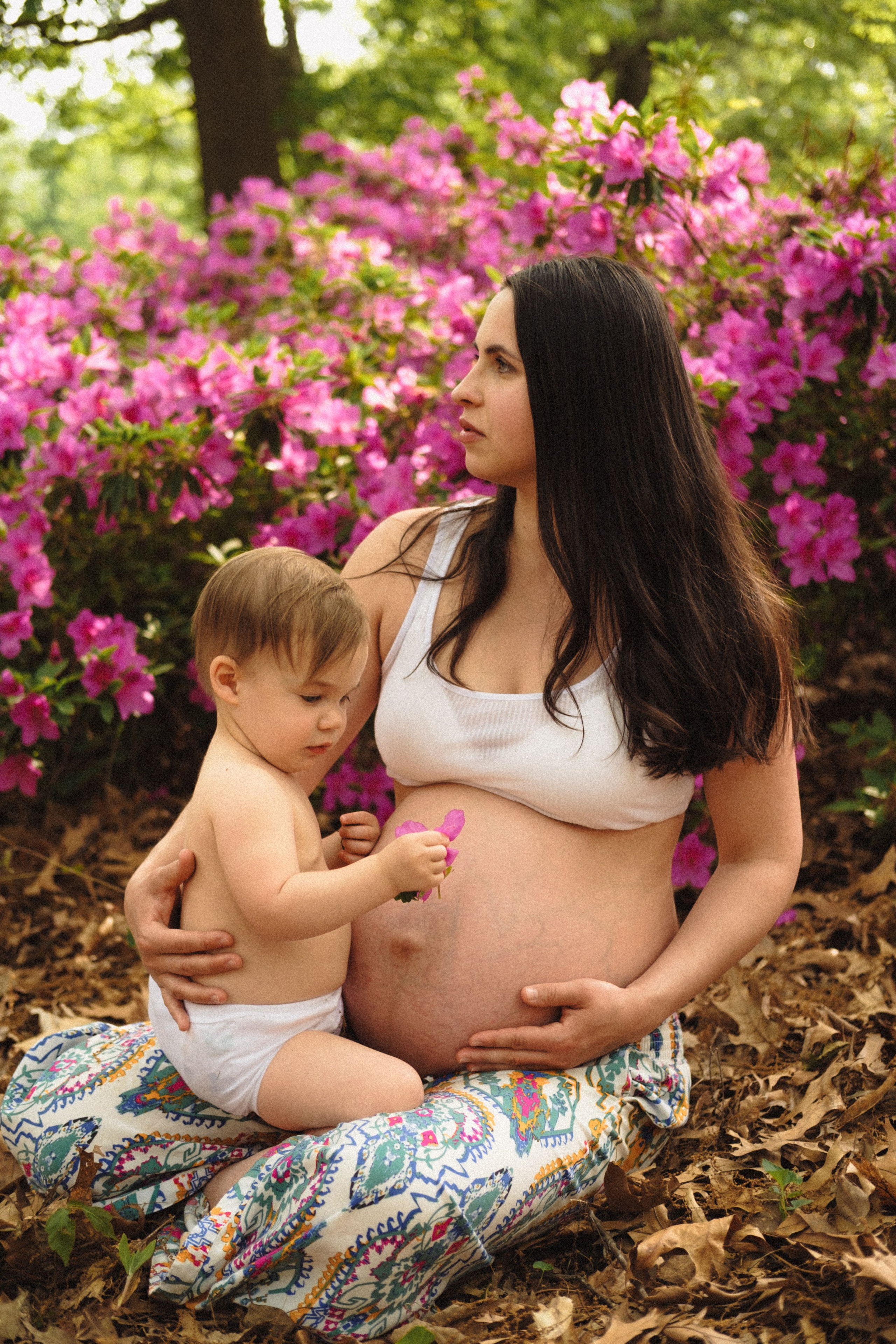 Spring Maternity Session at Bryan Park in Richmond, VA. Family Photographer Anna Dobrovolskaia | Richmond, VA
