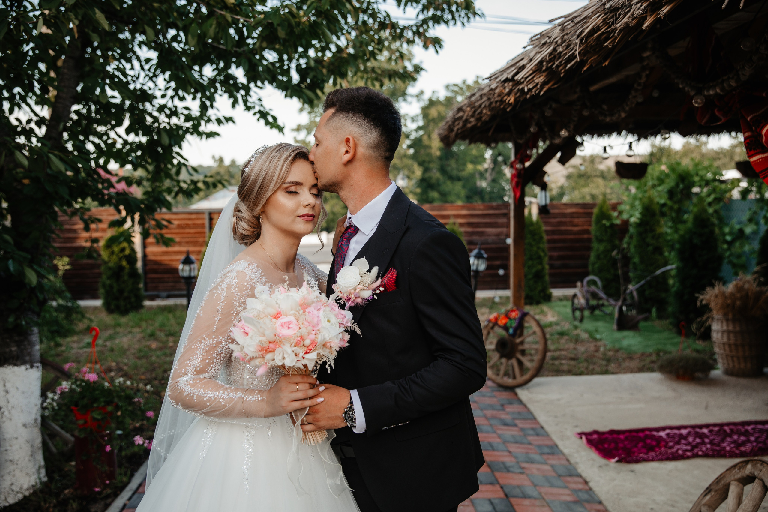 servicii foto. servicii foto Botoșani. servicii foto video Botoșani. fotograf nunta. fotograf evenimente. fotograf nunta Botoșani. Alin chirila. Alin chirila fotograf. Alinofotostudio.- Mire și mireasă – Marius și Nina – ziua nunții, 2024 - Emoție la cununia religioasă – Botoșani, Marius & Nina - Dansul mirilor – Marius și Nina, nuntă de poveste - Sedinta foto romantică în natură – Marius & Nina - Detalii elegante de nuntă – rochia miresei, buchet, verighete