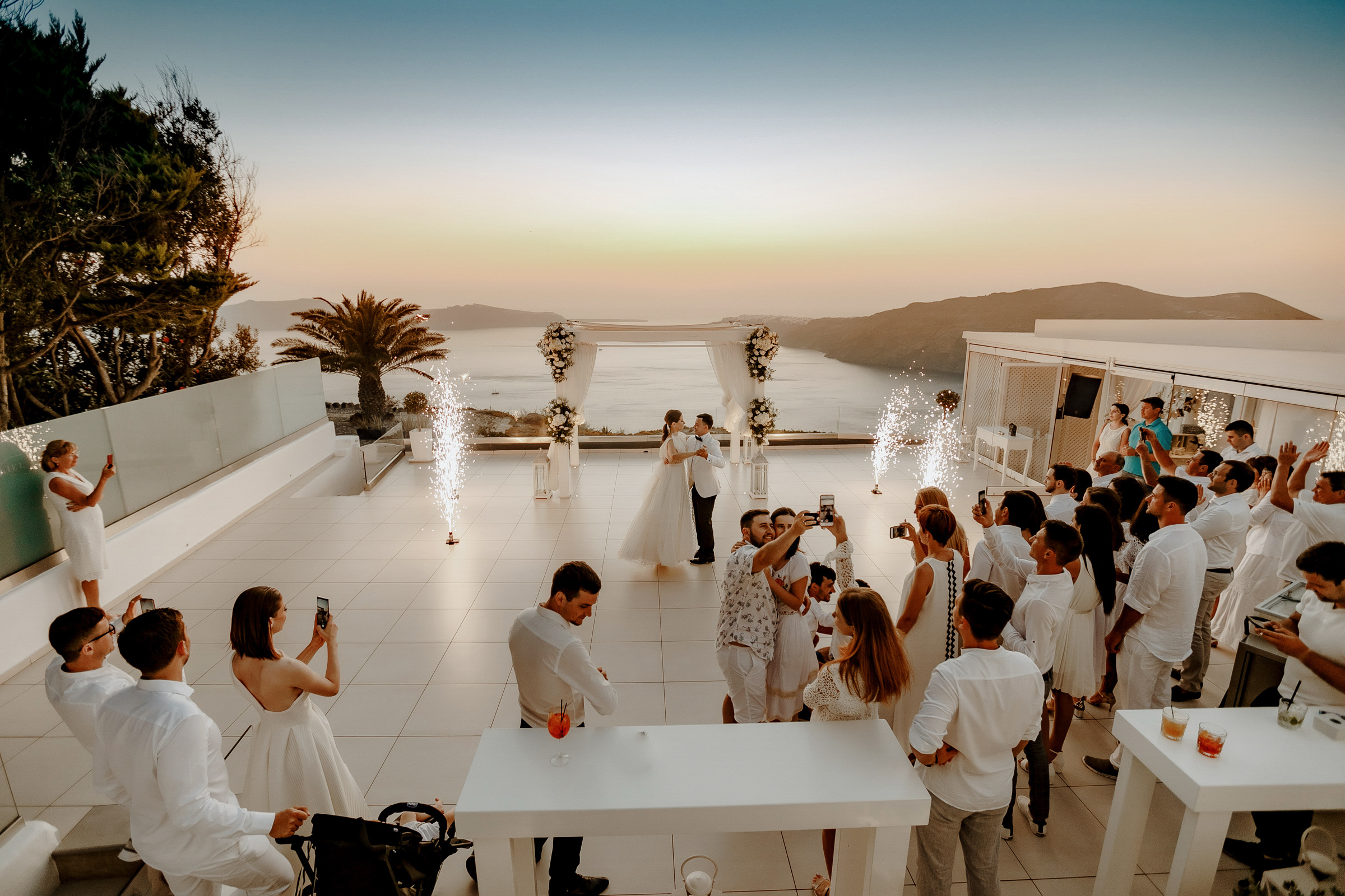 Drunk in love -Santorini-. Servicii Foto Video în Chișinău și Europa ID-Brothers