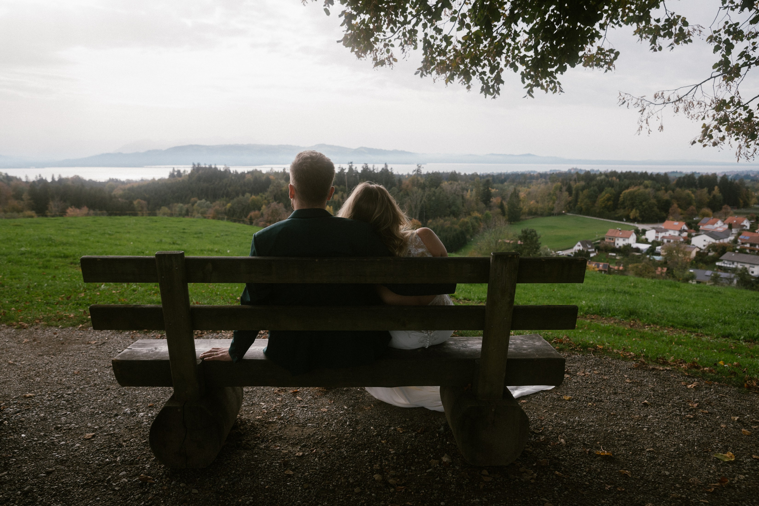 Romantische Paarfotos an der Weißensberger Kapelle in Bayern