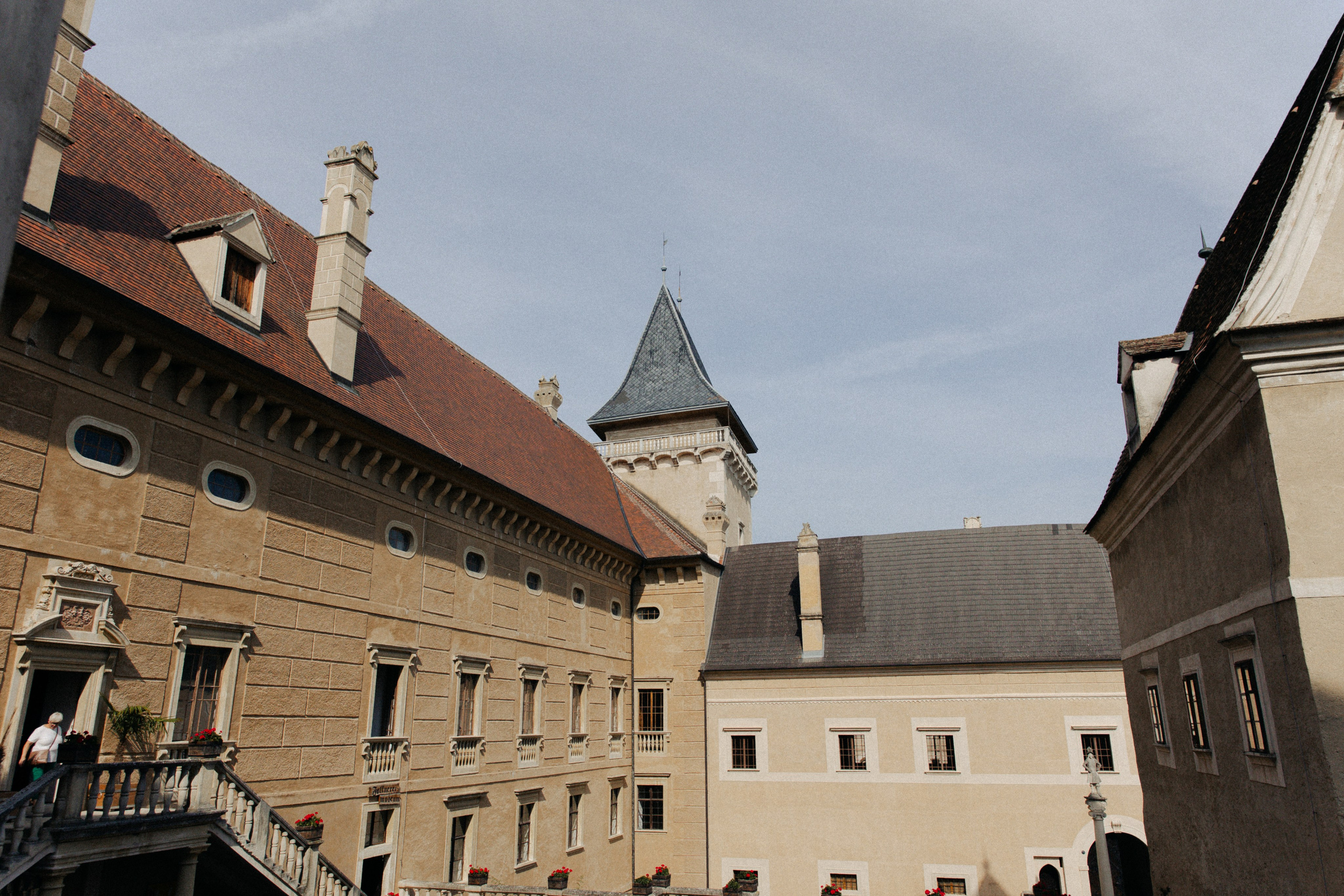 Elegant Castle Wedding in Austria | Alwin & Ruth’s Fairytale Celebration. Wedding photographer and videographer based in Timisoara, Romania