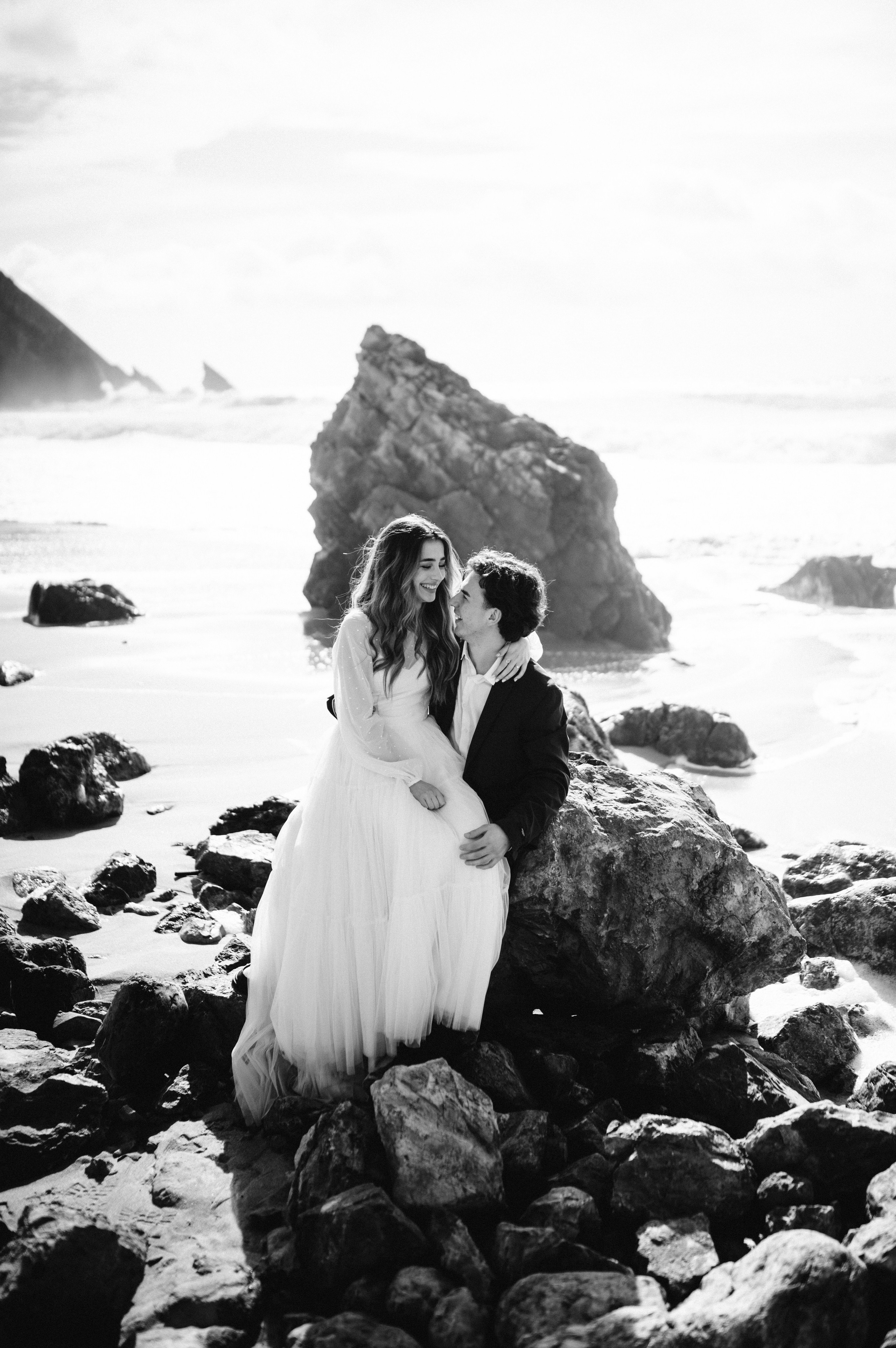 Ședință foto de nuntă pe plaja Adraga – emoție la malul oceanului Atlantic. Valentin Melen — wedding photographer