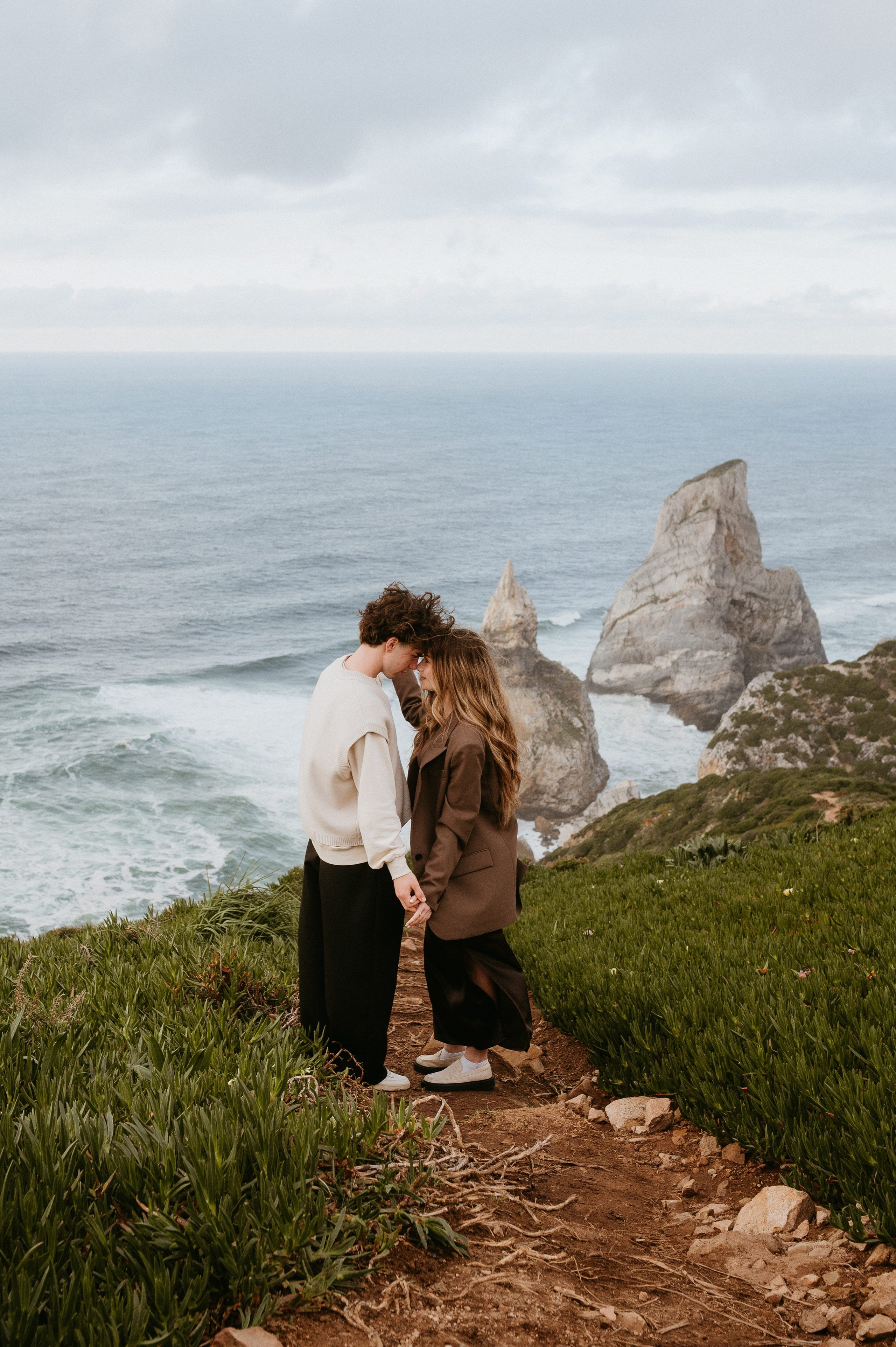 Praia da Ursa – ședință foto de cuplu într-un loc magic din Portugalia. Valentin Melen - fotograf de nunta 🤍