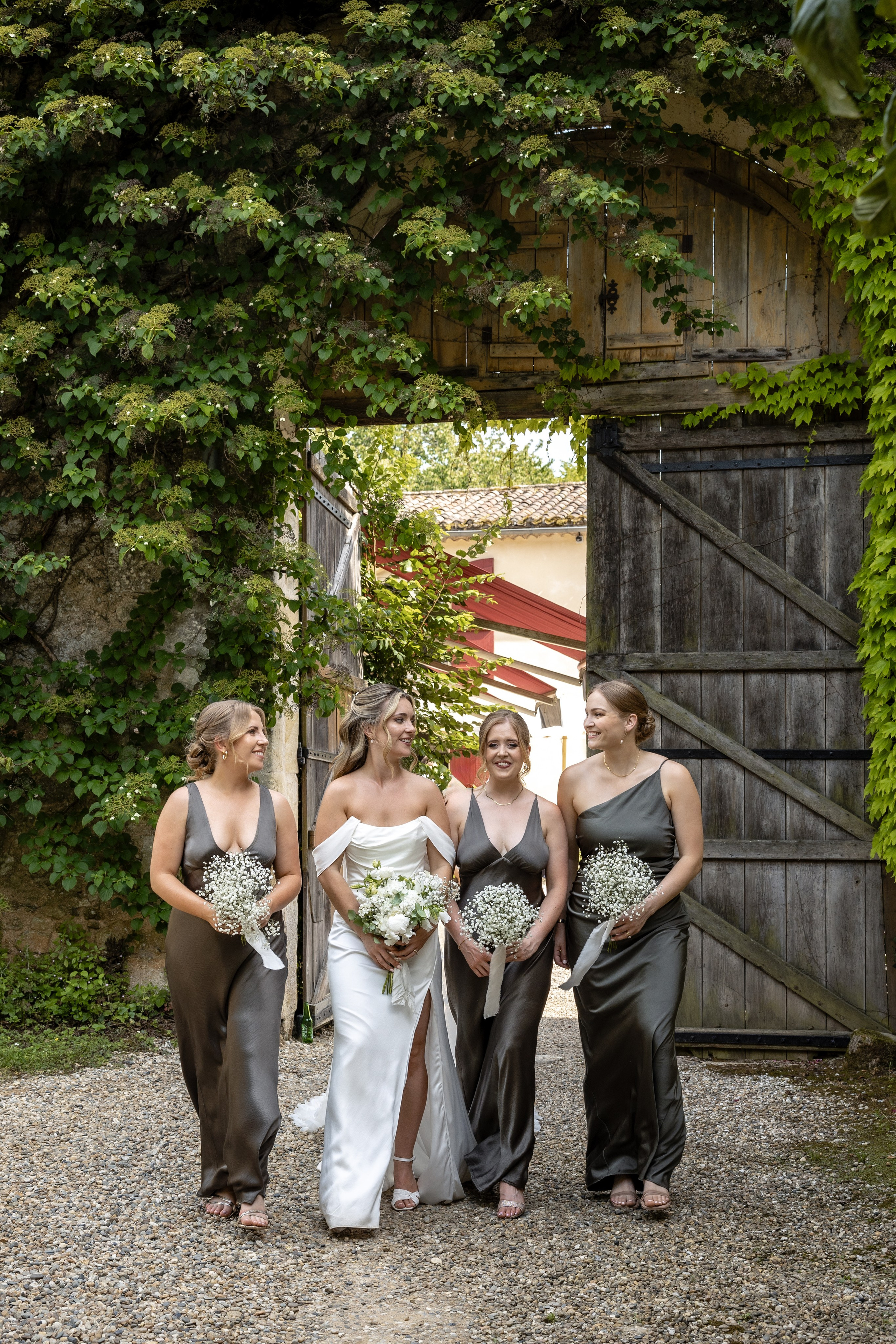 Sarah & Sean — a fairytale wedding at Château Sentout. Eugenie Smirnova — wedding, corporate and lifestyle photographer in Toulouse and Southwest France