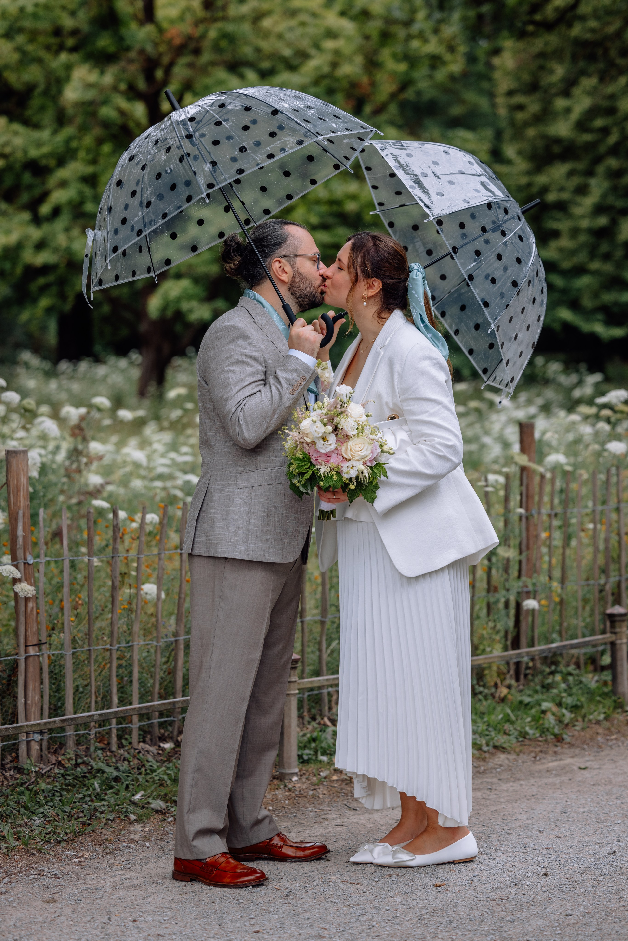 Corinna und Daniel: romantische Hochzeit in der Mandlstrasse/Sommer 2025. Hochzeitsfotograf München Taufe Familienfotograf Tanja Mauke