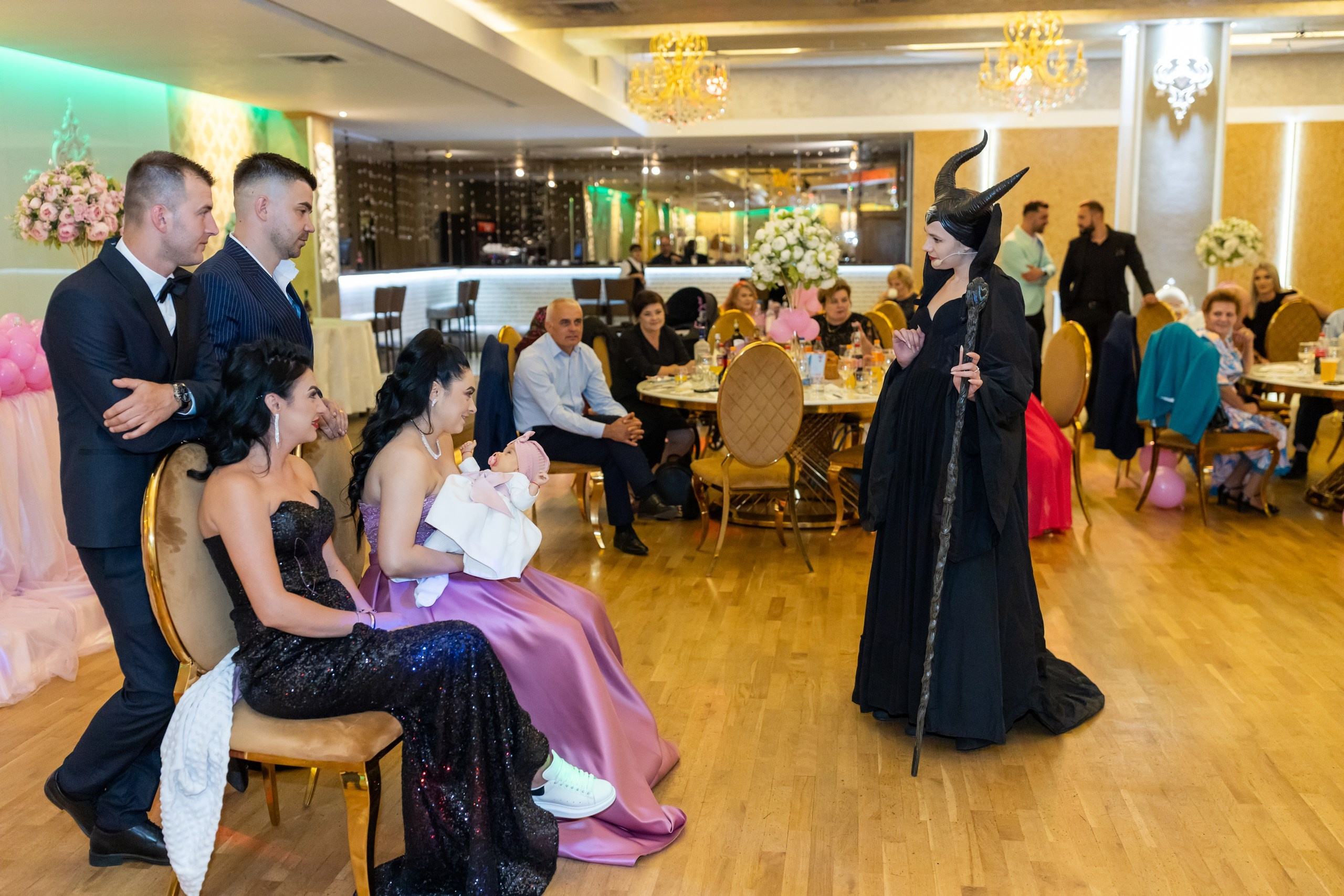 “Bebeluș botezat în biserică, ținut în brațe de nași” • “Detaliu cu lumânarea de botez decorată cu flori albe” • “Părinți emoționați alături de copilul lor la ceremonia de botez” • “Masa festivă de botez cu decor tematic și tort personalizat” • “Momentul în care preotul toarnă apă sfințită pe fruntea bebelușului” “Bebeluș în rochie albă de botez, zâmbind în brațele mamei” • “Detaliu cu cruciulița de botez așezată pe o pernă de satin” • “Părinți și nași aprinzând lumânările în timpul ceremoniei de botez” • “Tort de botez decorat cu figurine tematice și numele copilului” • “Copil botezat dormind liniștit în pătuțul decorat festiv” • “Momentul în care preotul binecuvântează copilul în fața altarului” • “Invitați adunându-se în jurul mesei festive la petrecerea de botez” • “Bebeluș ținând în mână o jucărie personalizată primită la botez” • “Familie fericită pozând împreună după ceremonia de botez” • “Decor tematic cu baloane și flori la locația petrecerii de botez” fotograf Botoșani fotograf evenimente fotograf botez Alin Chirila fotograf alinofotostudio,- Preotul ținându-l pe micuțul Mathias Gabriel la botez, în biserica Înălțarea Domnului, Copălău - Detalii de la botezul lui Mathias – lumânare, trusou și icoană - Familia lui Mathias Gabriel alături de micuț, în ziua botezului - Portret emoționant cu mama și bebelușul în brațe, în biserică,fotograf profesionist evenimente Botoșani, Iași, Suceava, Fălticeni, Bacău, Pașcani, Roman - AlinoFotoStudio by Alin Chirilă - servicii foto nuntă, botez, cununie, ședințe foto creative, albume personalizate, fotografii emoționante și calitative pentru cele mai importante momente din viață,fotograf nuntă Botoșani Alin Chirilă, ședință foto botez Iași - AlinoFotoStudio, servicii fotograf profesionist evenimente Suceava, fotograf cununie civilă Fălticeni - Alin Chirilă, album foto nuntă personalizat Bacău.“Bebeluș botezat în biserică, ținut în brațe de nași” • “Detaliu cu lumânarea de botez decorată cu flori albe” • “Părinți emoționați alături de copilul lor la ceremonia de botez” • “Masa festivă de botez cu decor tematic și tort personalizat” • “Momentul în care preotul toarnă apă sfințită pe fruntea bebelușului” “Bebeluș în rochie albă de botez, zâmbind în brațele mamei” • “Detaliu cu cruciulița de botez așezată pe o pernă de satin” • “Părinți și nași aprinzând lumânările în timpul ceremoniei de botez” • “Tort de botez decorat cu figurine tematice și numele copilului” • “Copil botezat dormind liniștit în pătuțul decorat festiv” • “Momentul în care preotul binecuvântează copilul în fața altarului” • “Invitați adunându-se în jurul mesei festive la petrecerea de botez” • “Bebeluș ținând în mână o jucărie personalizată primită la botez” • “Familie fericită pozând împreună după ceremonia de botez” • “Decor tematic cu baloane și flori la locația petrecerii de botez” fotograf Botoșani fotograf evenimente fotograf botez Alin Chirila fotograf alinofotostudio.fotograf botez Amelis Maria, fotografie botez Botoșani, fotograf Alin Chirilă, amintiri botez, fotografii botez, botez Amelis Maria, fotograf copii, fotografie botez în Botoșani,