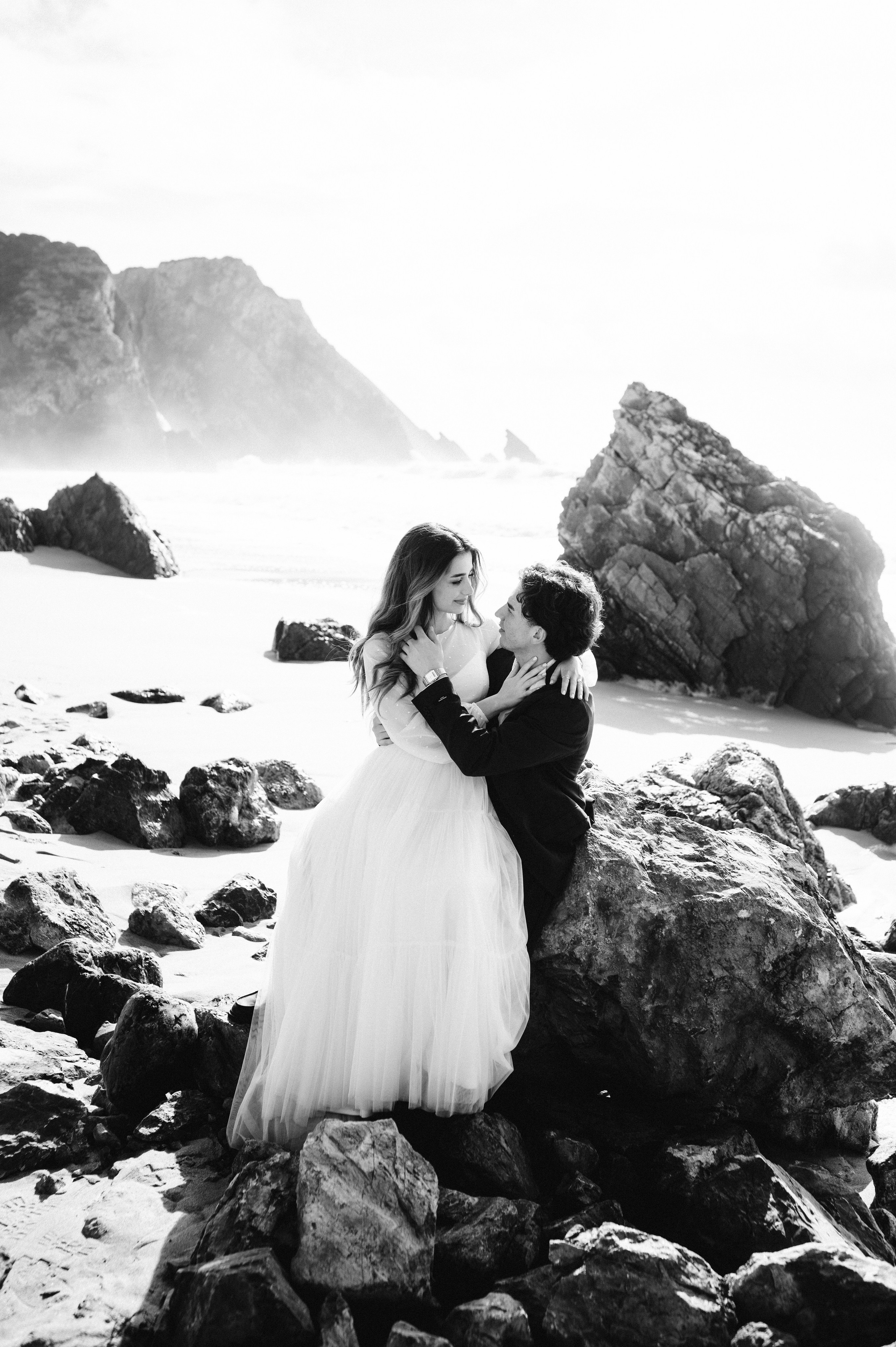 Ședință foto de nuntă pe plaja Adraga – emoție la malul oceanului Atlantic. Valentin Melen — wedding photographer