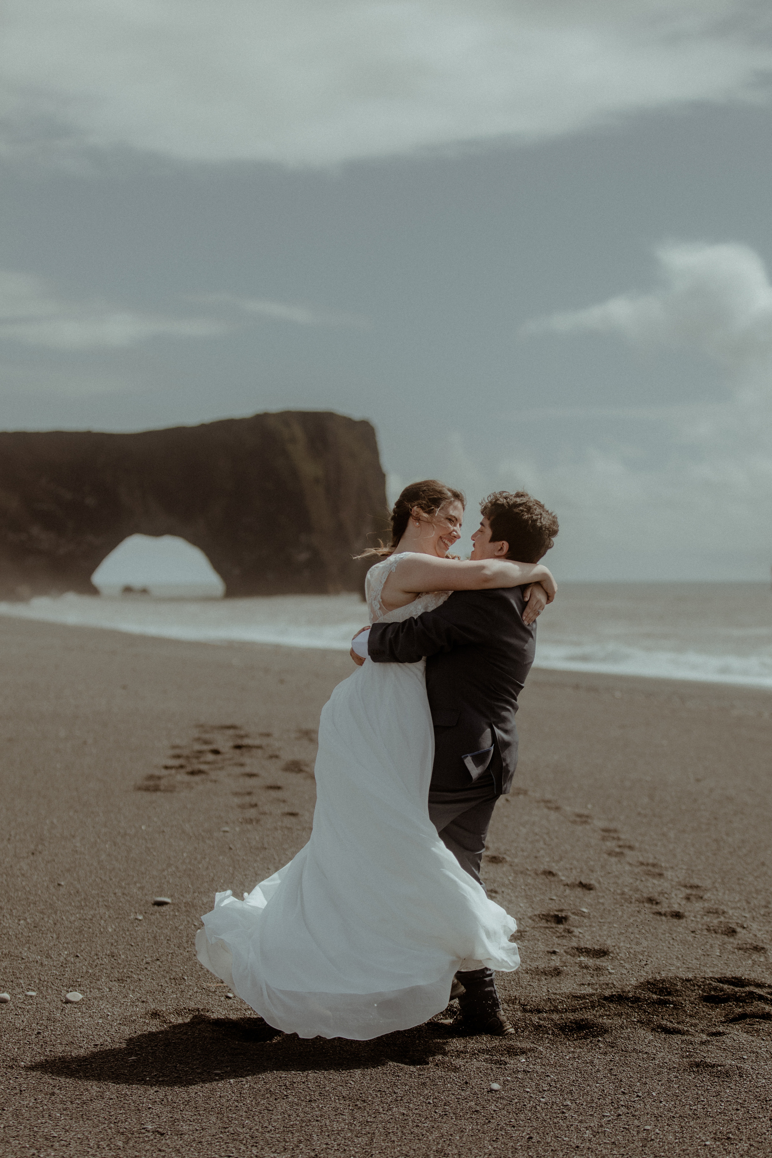 Elopement at Black sand beach in Iceland. Iceland elopement photo and video | Nikolaichik Photo