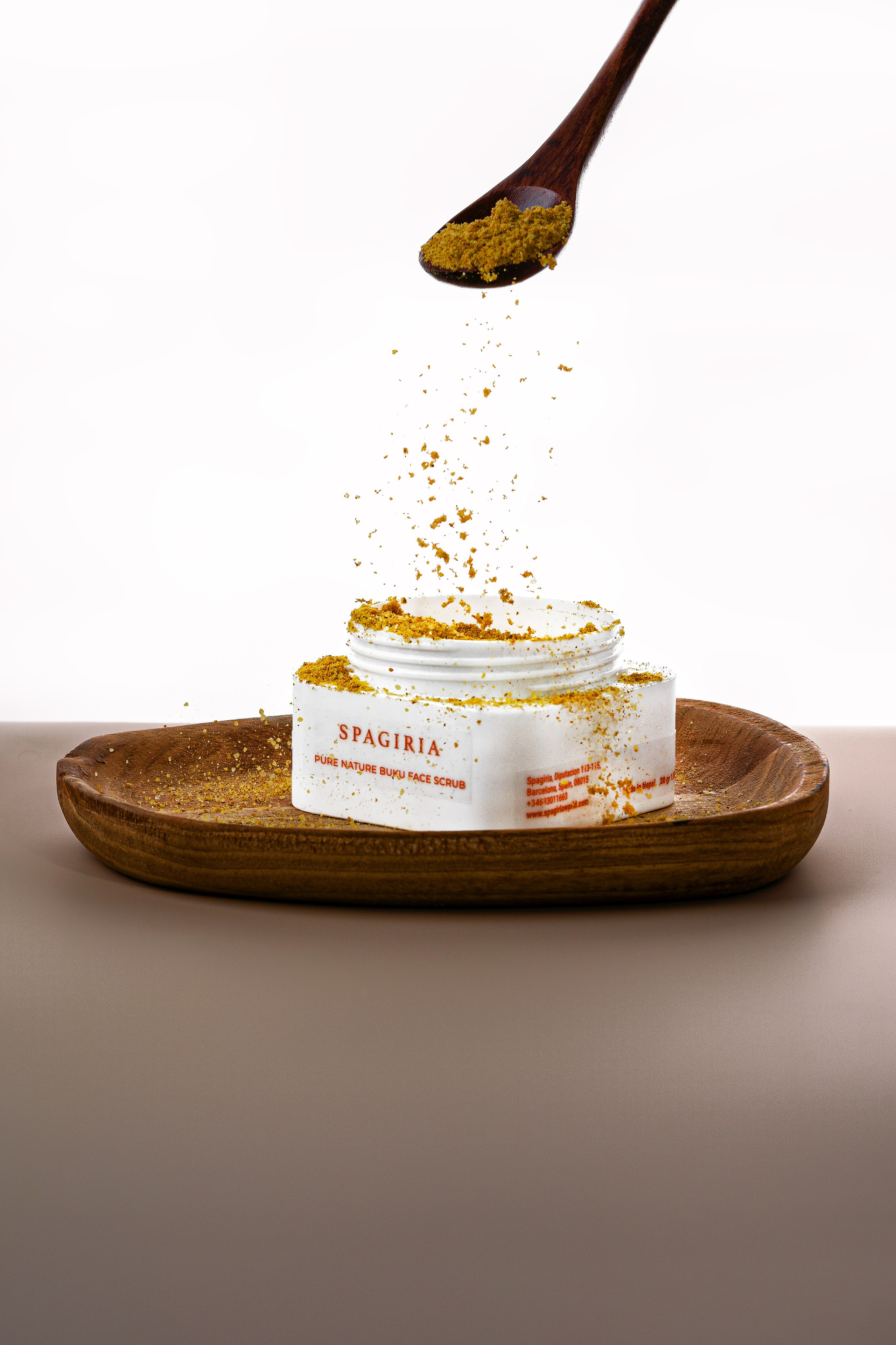 Cosmetic product staging tips