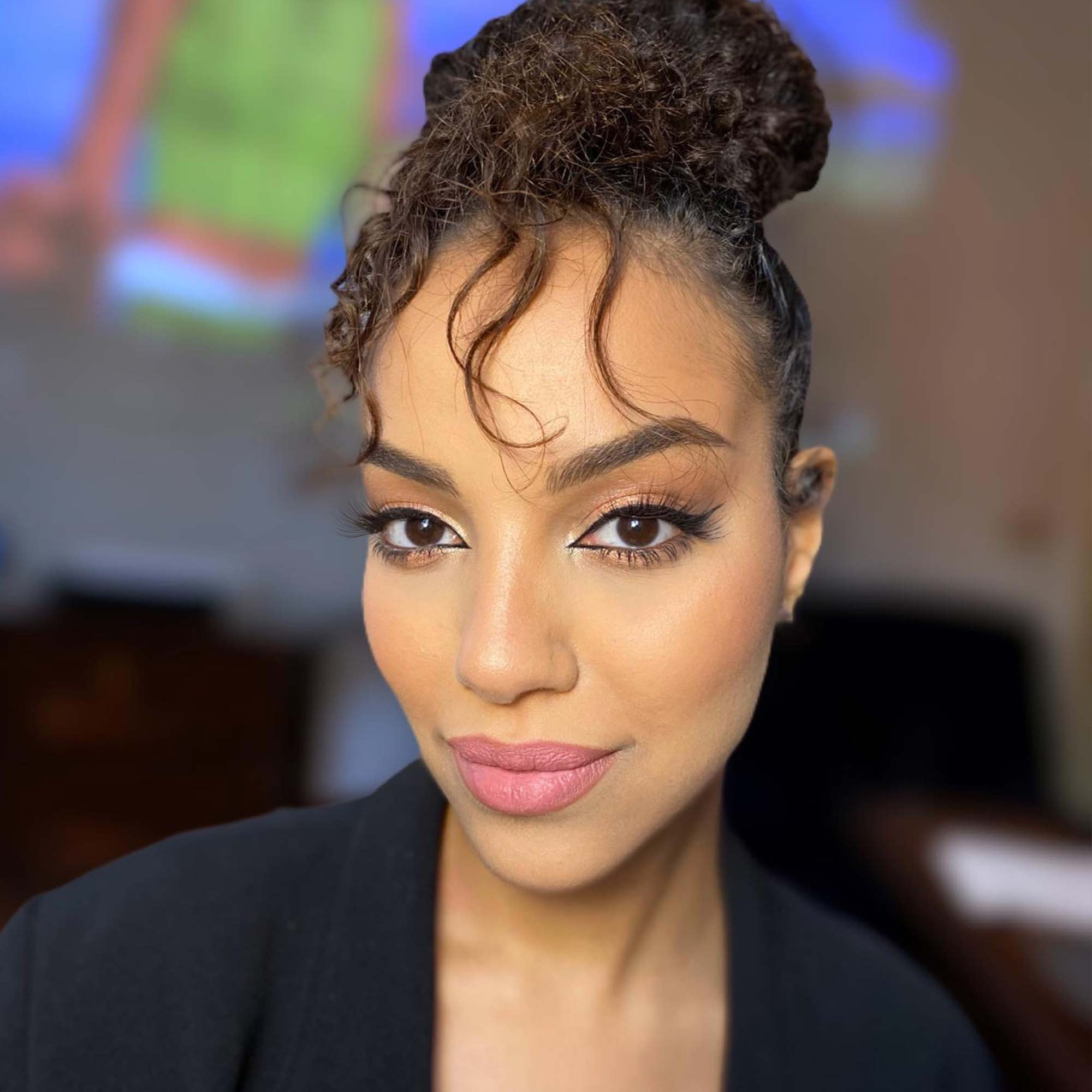 soft glam makeup with black eyeliner idea for a party in rome