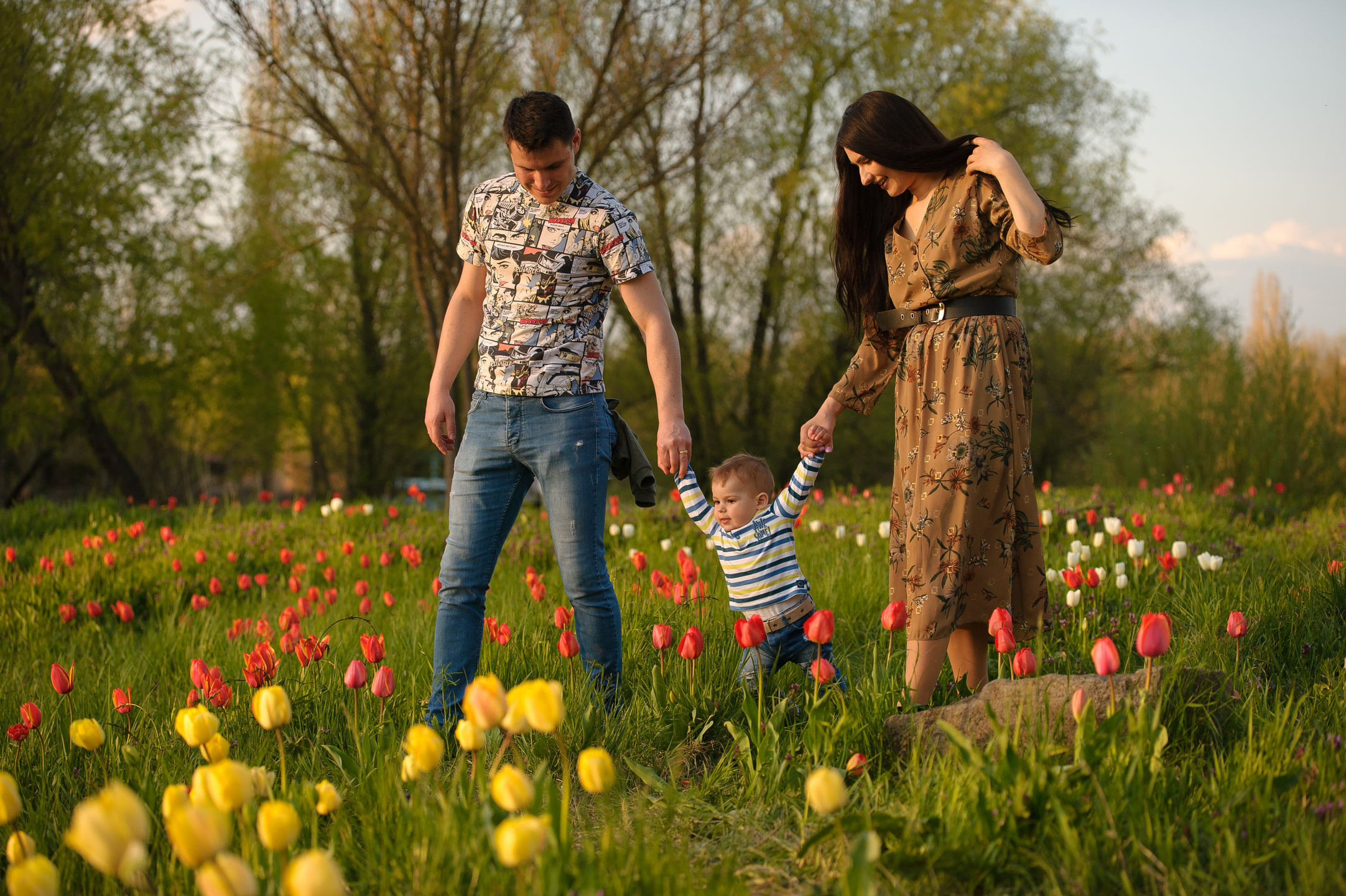 Весенняя Фотосессия Илюши в Тюльпанах. Семейный фотограф в Кишинёве THOMAS SHTIFT