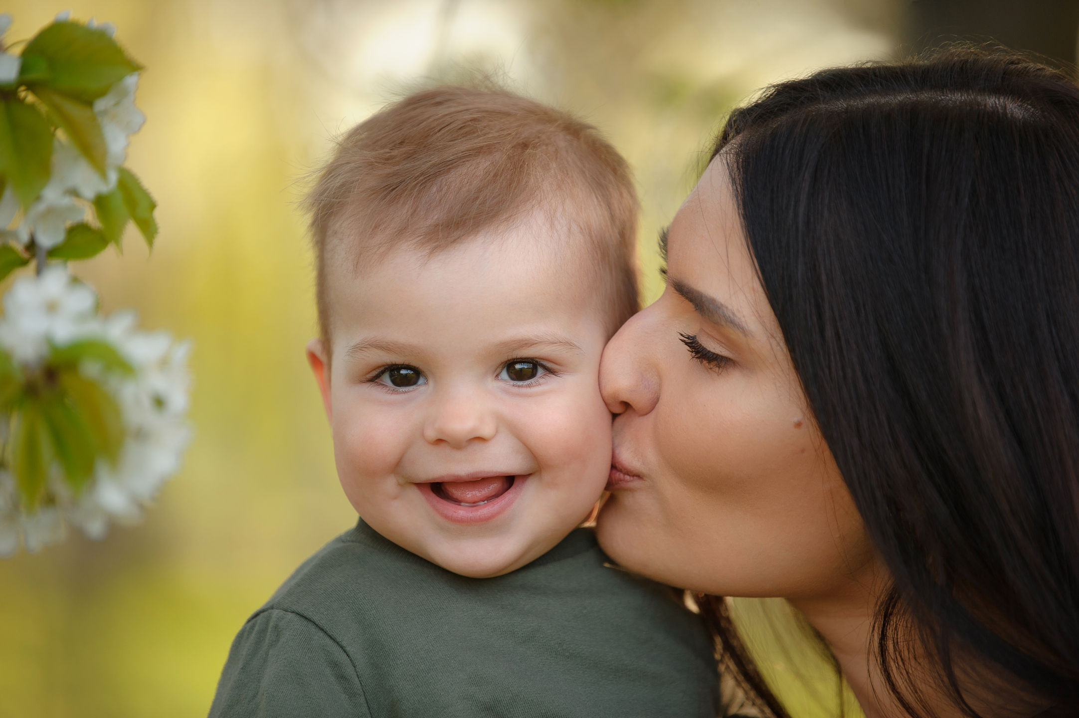 Весенняя Фотосессия Илюши в Тюльпанах. Семейный фотограф в Кишинёве THOMAS SHTIFT