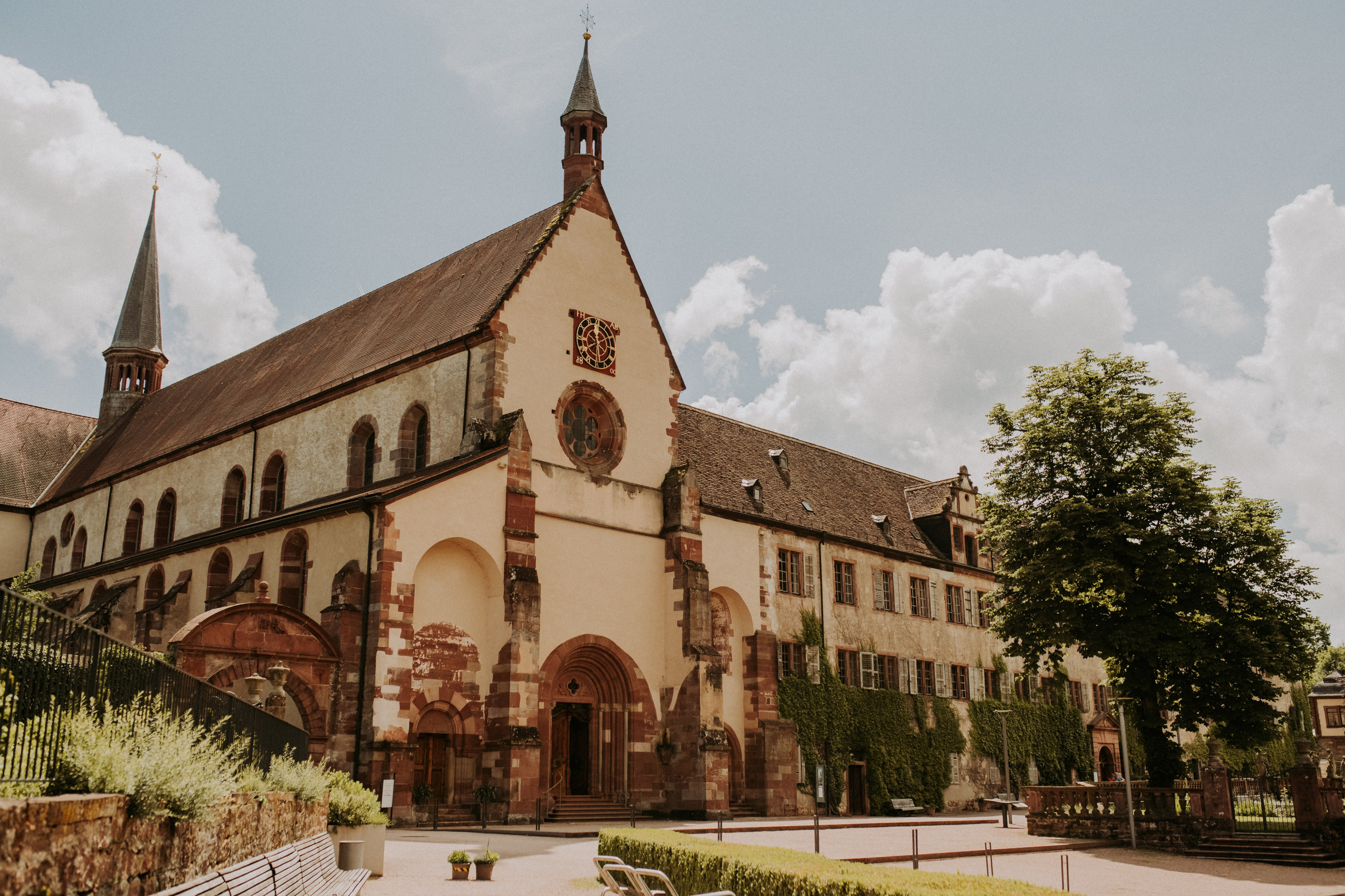 Hochzeit Kloster Bronnbach. Anna Saribekyan – Beste Hochzeitsfotografin in Würzburg, Top 10 in Deutschland