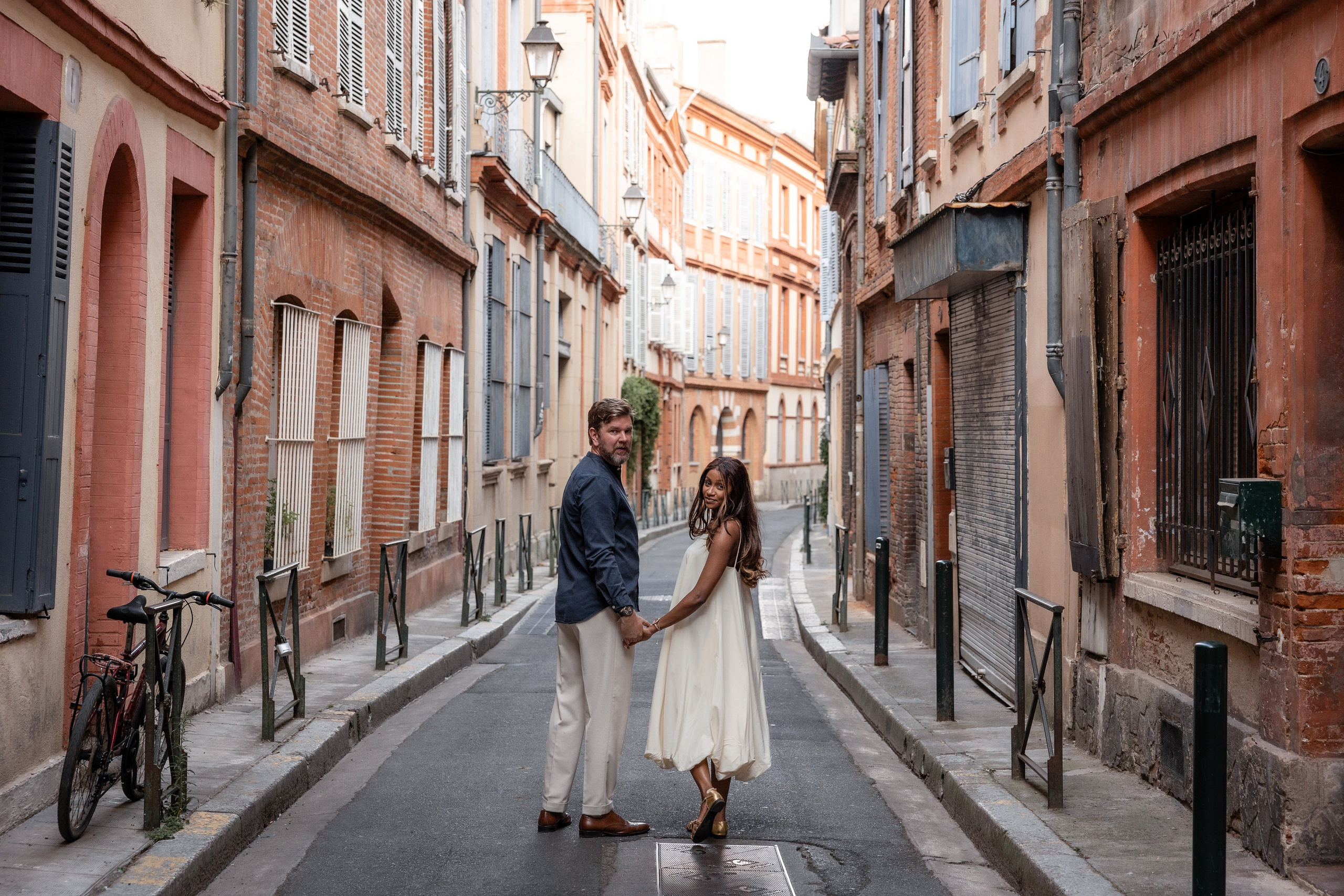 Engagement loves tory photoshoot in Toulouse. Anah & Andrew. Eugenie Smirnova — wedding, corporate and lifestyle photographer in Toulouse and Southwest France