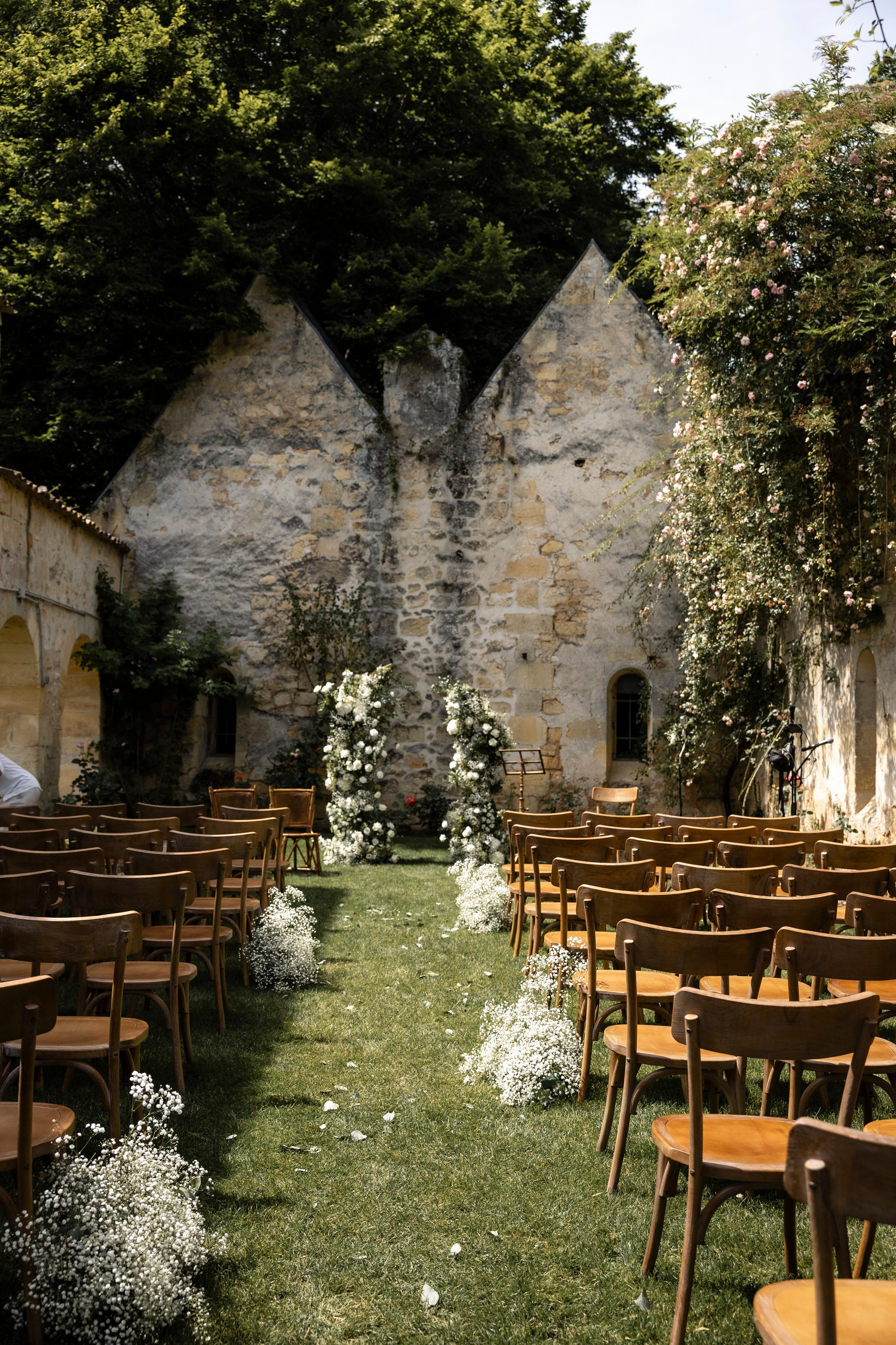 Sarah & Sean — a fairytale wedding at Château Sentout. Eugenie Smirnova — wedding, corporate and lifestyle photographer in Toulouse and Southwest France