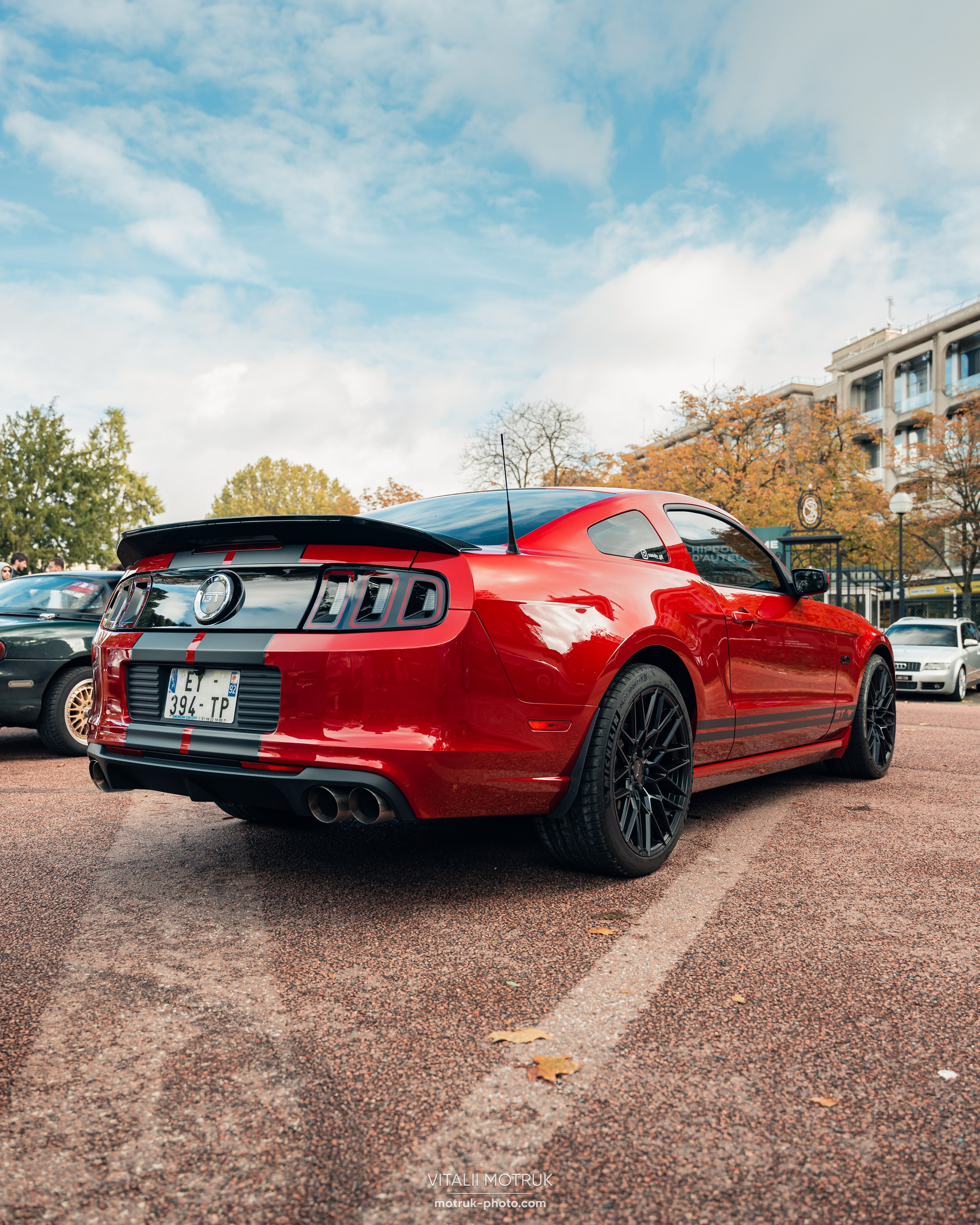 Rassemblement a l’Auteuil 22 octobre. Photographe de voitures à Paris — Vitalii Motruk