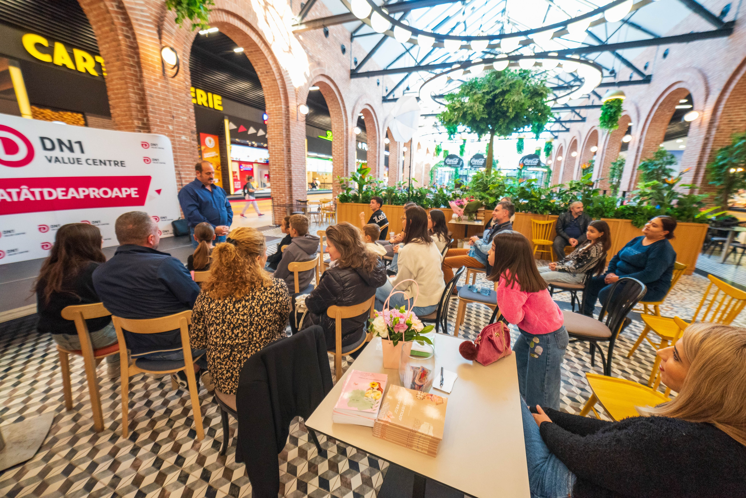 Elemente Cheie ale unei Lansări de Carte, fotograf lansare de carte, lansare de carte, fotograf corporate, lansările de carte prilej de socializare, evenimente in comunitate, promovare social media, promovare eficienta, organizare lansare de carte, fotograf profesionist, fotografie lansare de carte, bartner fotografie, celebrarea literaturii, autori de carte, carti pentru adolescenti, carti pentru copii, fotograf profesionist