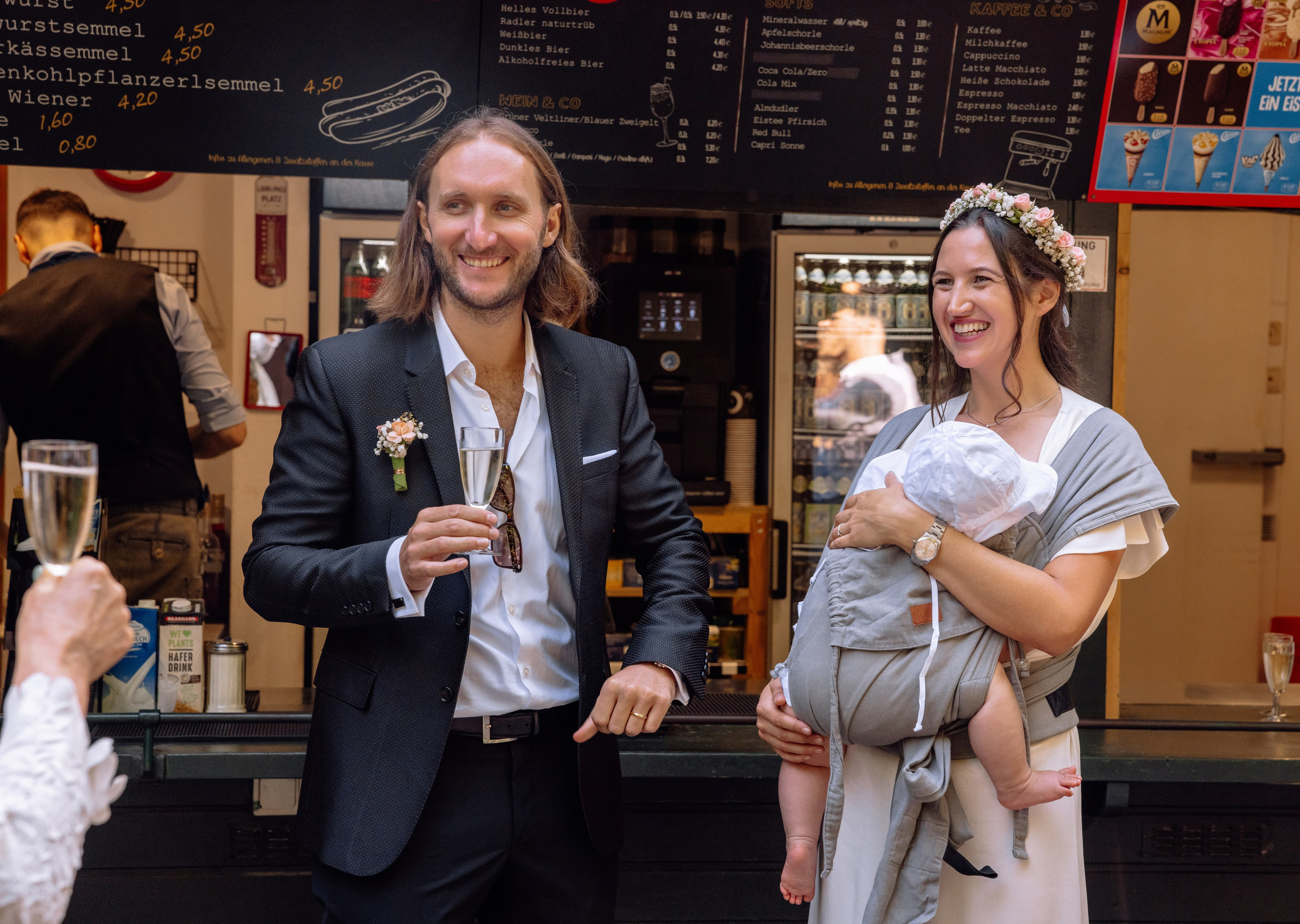 Kleine Familienhochzeit im Standesamt Mandlstrasse 14. Hochzeitsfotograf München Taufe Familienfotograf Tanja Mauke