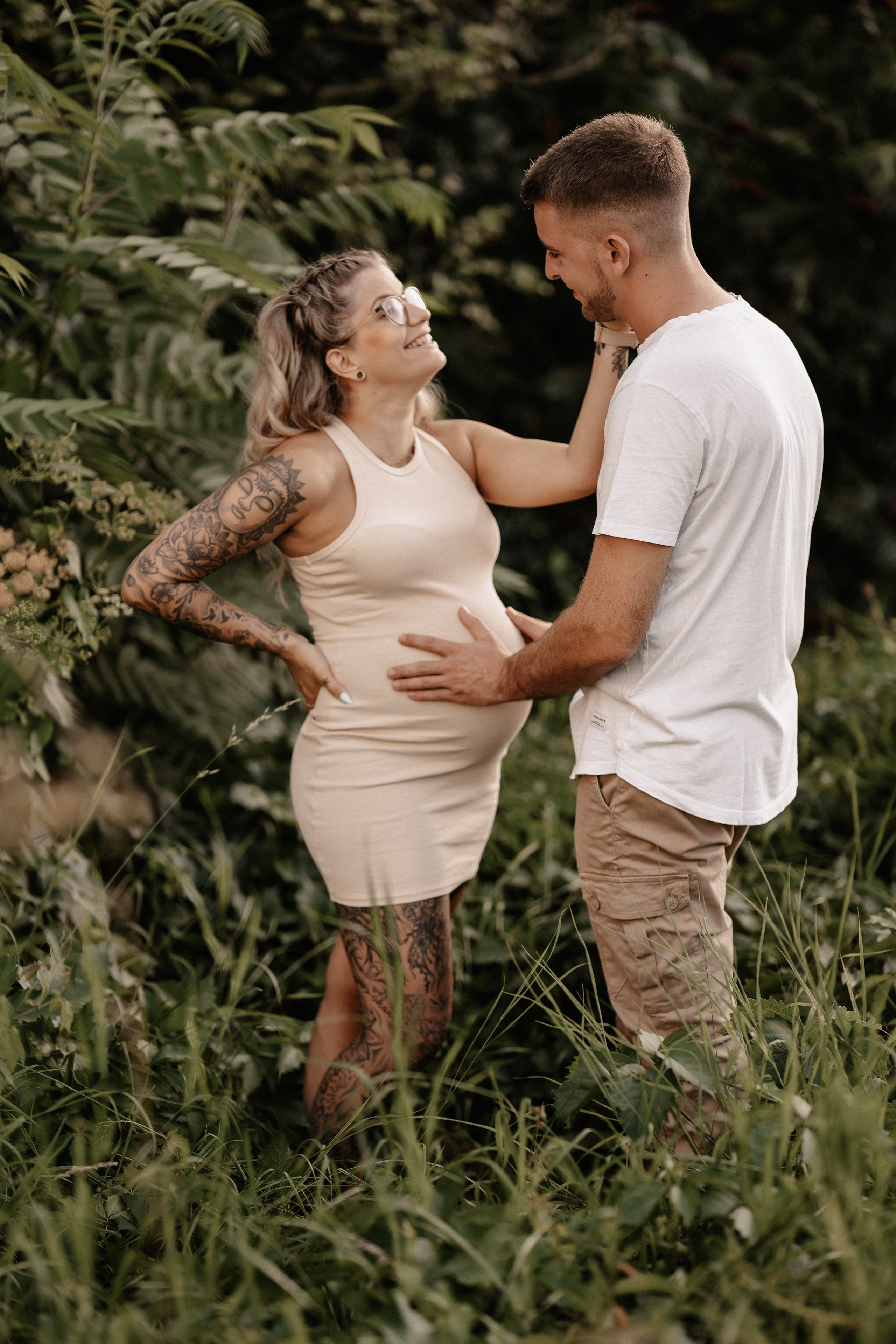 Babybauch im Spätsommer. Portraitfotografie in Gründau Elena Ohnstedt