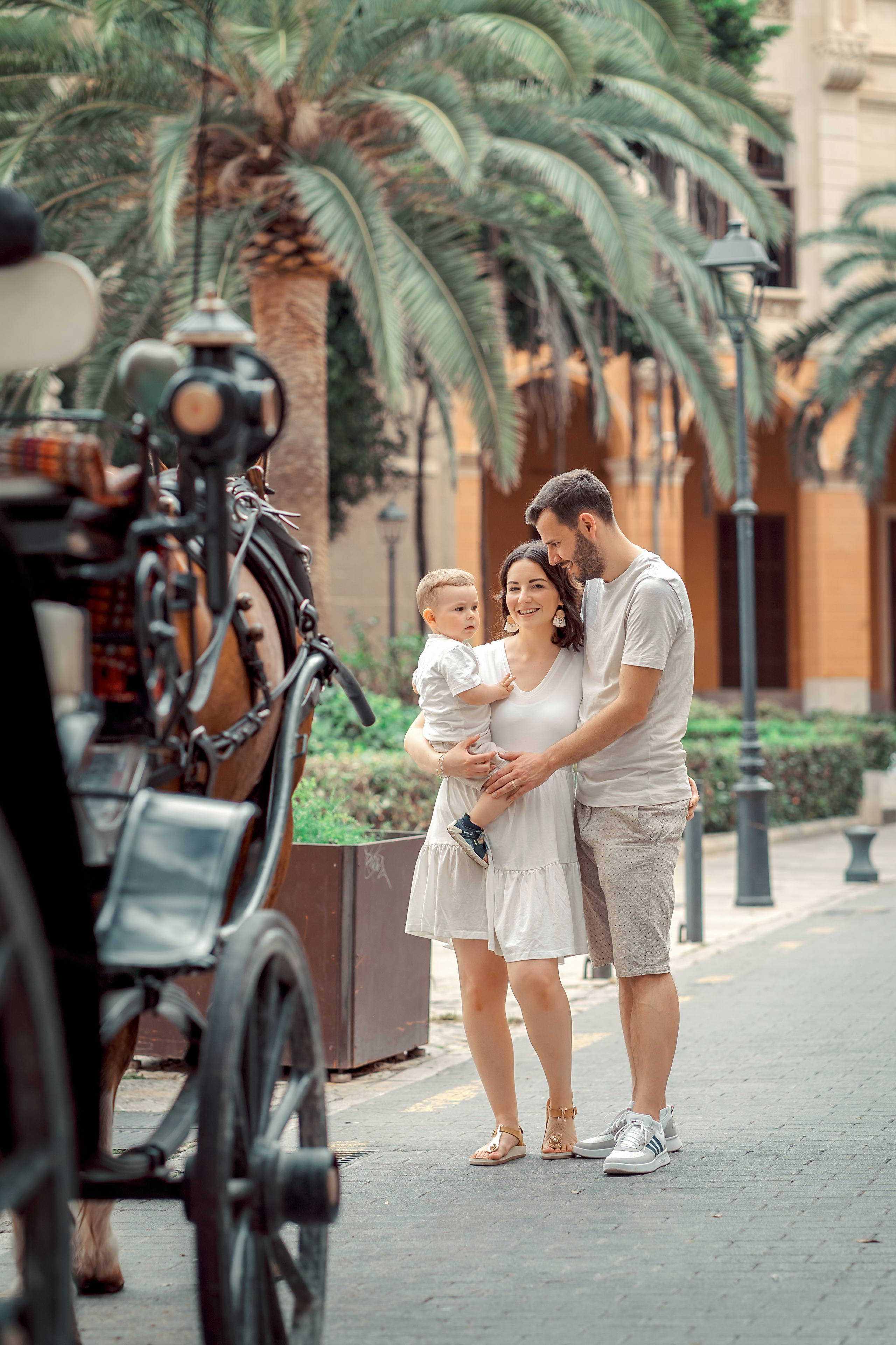 Familienshooting in der Altstadt von Palma de Mallorca. Deine Fotografin auf Mallorca für Familien und Business