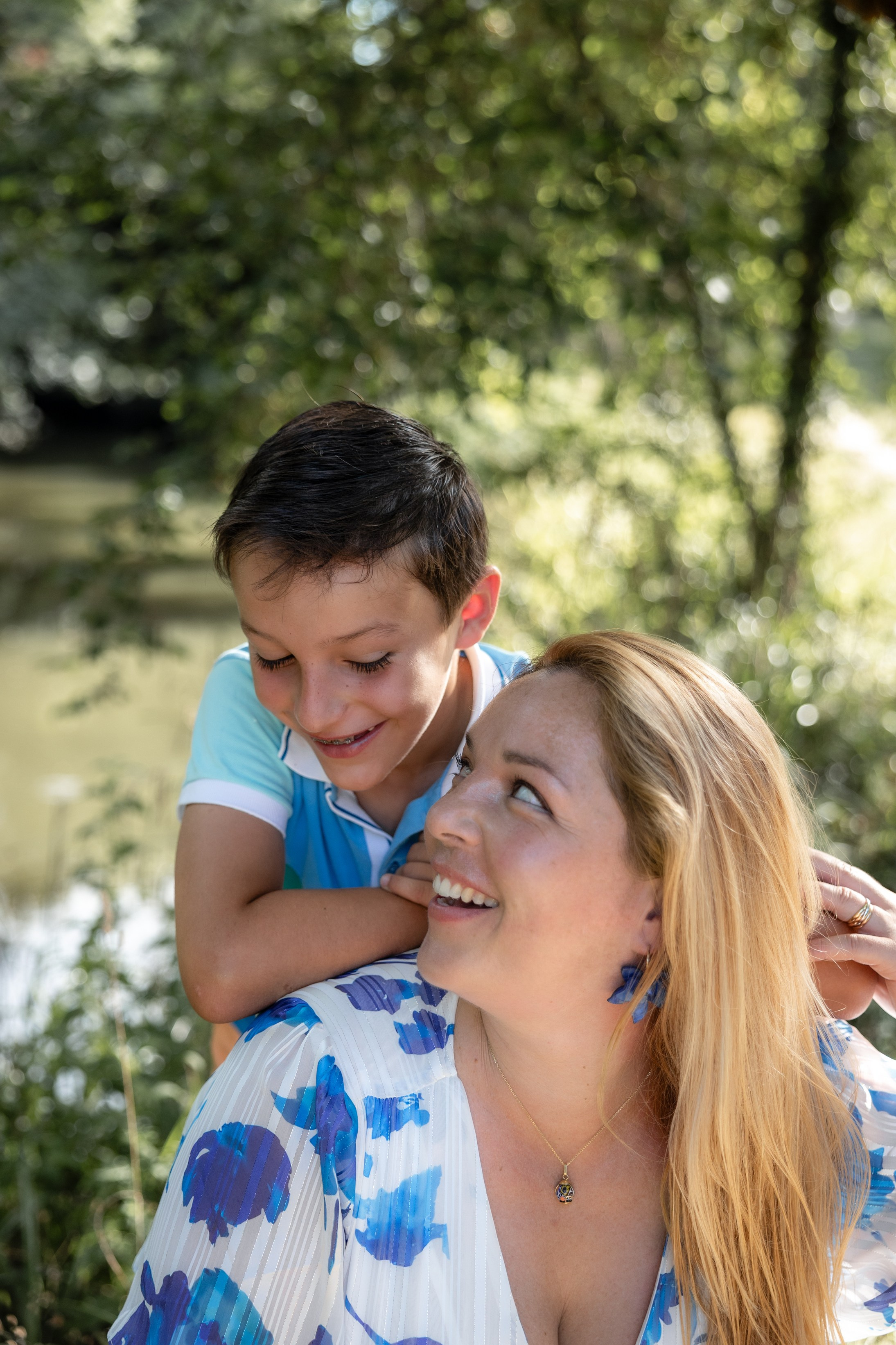 Family photoshoot in Parc du Cabirol, Colomiers. Eugenie Smirnova — wedding, corporate and lifestyle photographer in Toulouse and Southwest France