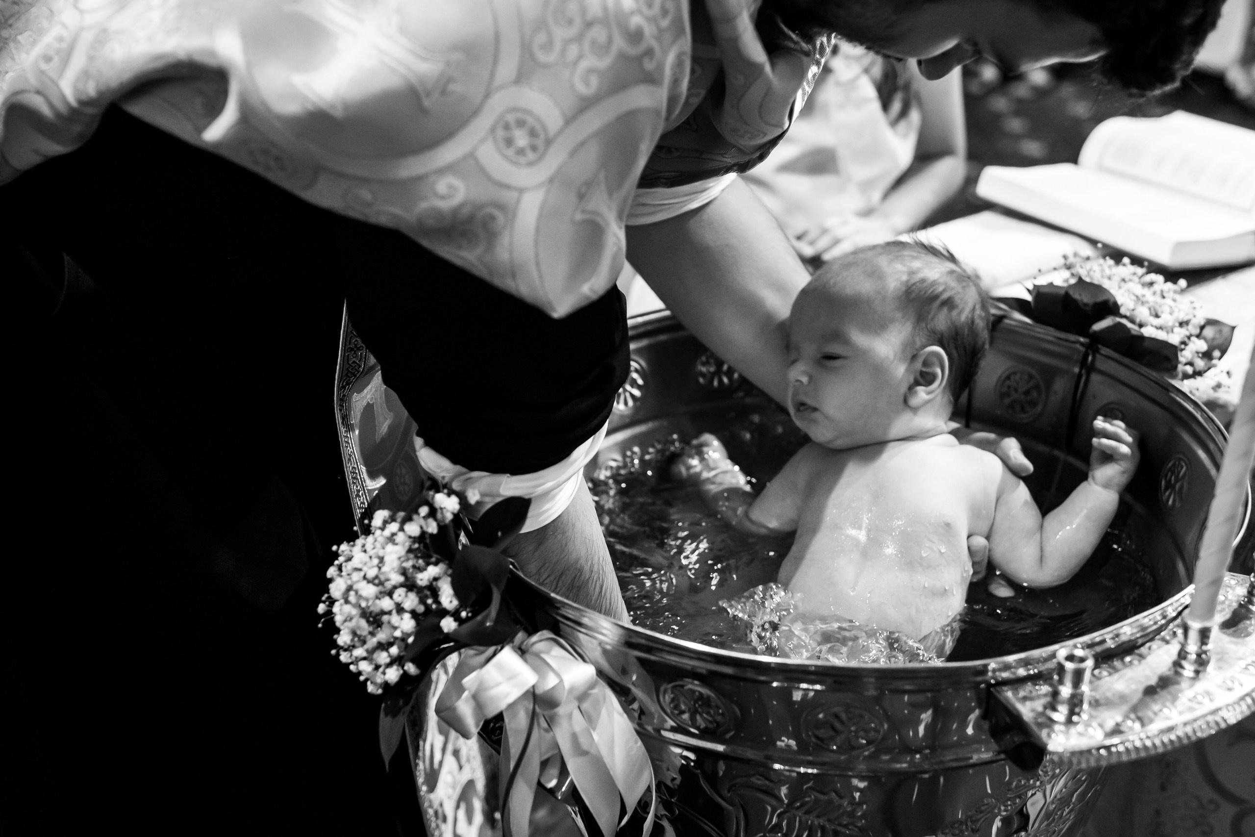 fotograf botez , fotografie botez Botoșani, fotograf Alin Chirilă, amintiri botez, fotografii botez, botez Miruna Parascheva, fotograf copii, fotografie botez în Botoșani-alt="botez , fotografie botez Alin Chirilă, amintiri botez, fotografii emoționante botez Botoșani"-- fotografii-botez-bebelus- amintiri-botez-micuț- moment-sfânt-crestinare- fotografie-emotionanta-botez- detalii-botez-bebelusi- parinti-fericiti-la-botez- fotograf-botez-profesionist- botez-in-biserica-ortodoxa- micuț-botezat-cu-emoție- zâmbete-și-lacrimi-la-botez- bebeluș-la-cristelniță- decor-botez-colorat- botez-cu-dragoste-și-credință- emotie-pura-la-botez- fotograf-botez-botosani- botez-iasi-suceava-fotograf- amintiri-nepretuite-botez-- Preotul ținându-l pe micuțul Mathias Gabriel la botez, în biserica Înălțarea Domnului, Copălău - Detalii de la botezul lui Mathias – lumânare, trusou și icoană - Familia lui Mathias Gabriel alături de micuț, în ziua botezului - Portret emoționant cu mama și bebelușul în brațe, în biserică,fotograf profesionist evenimente Botoșani, Iași, Suceava, Fălticeni, Bacău, Pașcani, Roman - AlinoFotoStudio by Alin Chirilă - servicii foto nuntă, botez, cununie, ședințe foto creative, albume personalizate, fotografii emoționante și calitative pentru cele mai importante momente din viață,fotograf nuntă Botoșani Alin Chirilă, ședință foto botez Iași - AlinoFotoStudio, servicii fotograf profesionist evenimente Suceava, fotograf cununie civilă Fălticeni - Alin Chirilă, album foto nuntă personalizat Bacău.“Bebeluș botezat în biserică, ținut în brațe de nași” • “Detaliu cu lumânarea de botez decorată cu flori albe” • “Părinți emoționați alături de copilul lor la ceremonia de botez” • “Masa festivă de botez cu decor tematic și tort personalizat” • “Momentul în care preotul toarnă apă sfințită pe fruntea bebelușului” “Bebeluș în rochie albă de botez, zâmbind în brațele mamei” • “Detaliu cu cruciulița de botez așezată pe o pernă de satin” • “Părinți și nași aprinzând lumânările în timpul ceremoniei de botez” • “Tort de botez decorat cu figurine tematice și numele copilului” • “Copil botezat dormind liniștit în pătuțul decorat festiv” • “Momentul în care preotul binecuvântează copilul în fața altarului” • “Invitați adunându-se în jurul mesei festive la petrecerea de botez” • “Bebeluș ținând în mână o jucărie personalizată primită la botez” • “Familie fericită pozând împreună după ceremonia de botez” • “Decor tematic cu baloane și flori la locația petrecerii de botez” fotograf Botoșani fotograf evenimente fotograf botez Alin Chirila fotograf alinofotostudio.fotograf botez Amelis Maria, fotografie botez Botoșani, fotograf Alin Chirilă, amintiri botez, fotografii botez, botez Amelis Maria, fotograf copii, fotografie botez în Botoșani,