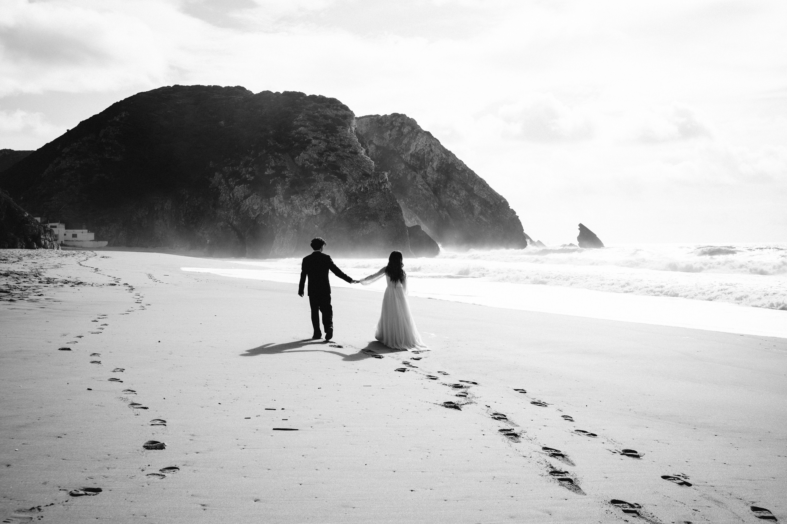 Ședință foto de nuntă pe plaja Adraga – emoție la malul oceanului Atlantic. Valentin Melen — wedding photographer