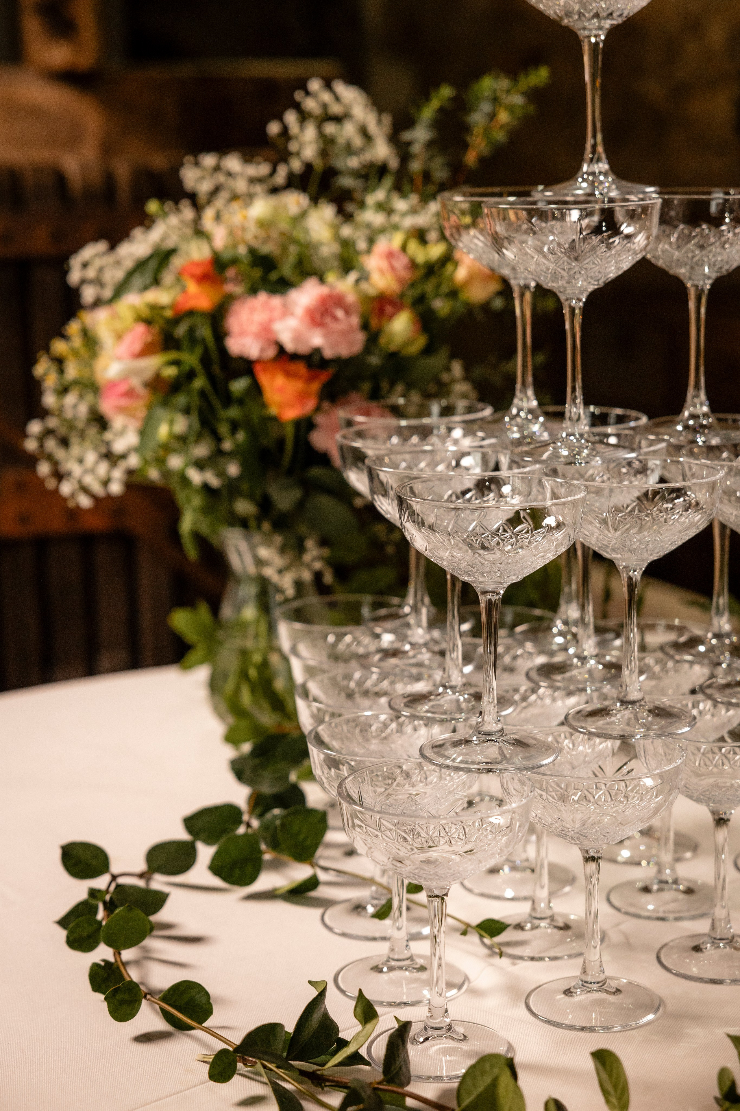 A romantic rainy-day wedding at Château Lagut. Eugenie Smirnova — wedding, corporate and lifestyle photographer in Toulouse and Southwest France