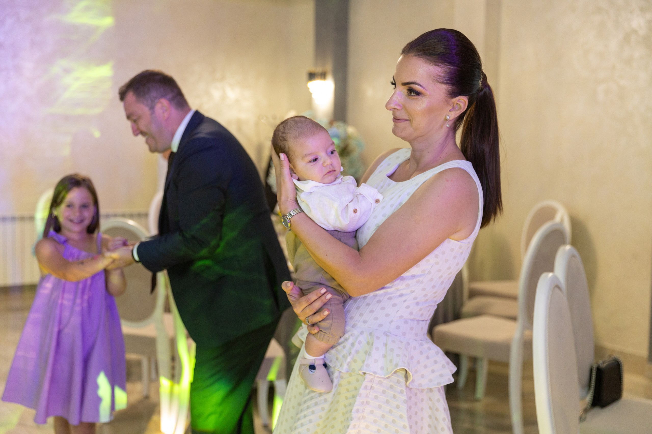 fotograf botez , fotografie botez Botoșani, fotograf Alin Chirilă, amintiri botez, fotografii botez, botez Miruna Parascheva, fotograf copii, fotografie botez în Botoșani-alt="botez , fotografie botez Alin Chirilă, amintiri botez, fotografii emoționante botez Botoșani"-- fotografii-botez-bebelus- amintiri-botez-micuț- moment-sfânt-crestinare- fotografie-emotionanta-botez- detalii-botez-bebelusi- parinti-fericiti-la-botez- fotograf-botez-profesionist- botez-in-biserica-ortodoxa- micuț-botezat-cu-emoție- zâmbete-și-lacrimi-la-botez- bebeluș-la-cristelniță- decor-botez-colorat- botez-cu-dragoste-și-credință- emotie-pura-la-botez- fotograf-botez-botosani- botez-iasi-suceava-fotograf- amintiri-nepretuite-botez-- Preotul ținându-l pe micuțul Mathias Gabriel la botez, în biserica Înălțarea Domnului, Copălău - Detalii de la botezul lui Mathias – lumânare, trusou și icoană - Familia lui Mathias Gabriel alături de micuț, în ziua botezului - Portret emoționant cu mama și bebelușul în brațe, în biserică,fotograf profesionist evenimente Botoșani, Iași, Suceava, Fălticeni, Bacău, Pașcani, Roman - AlinoFotoStudio by Alin Chirilă - servicii foto nuntă, botez, cununie, ședințe foto creative, albume personalizate, fotografii emoționante și calitative pentru cele mai importante momente din viață,fotograf nuntă Botoșani Alin Chirilă, ședință foto botez Iași - AlinoFotoStudio, servicii fotograf profesionist evenimente Suceava, fotograf cununie civilă Fălticeni - Alin Chirilă, album foto nuntă personalizat Bacău.“Bebeluș botezat în biserică, ținut în brațe de nași” • “Detaliu cu lumânarea de botez decorată cu flori albe” • “Părinți emoționați alături de copilul lor la ceremonia de botez” • “Masa festivă de botez cu decor tematic și tort personalizat” • “Momentul în care preotul toarnă apă sfințită pe fruntea bebelușului” “Bebeluș în rochie albă de botez, zâmbind în brațele mamei” • “Detaliu cu cruciulița de botez așezată pe o pernă de satin” • “Părinți și nași aprinzând lumânările în timpul ceremoniei de botez” • “Tort de botez decorat cu figurine tematice și numele copilului” • “Copil botezat dormind liniștit în pătuțul decorat festiv” • “Momentul în care preotul binecuvântează copilul în fața altarului” • “Invitați adunându-se în jurul mesei festive la petrecerea de botez” • “Bebeluș ținând în mână o jucărie personalizată primită la botez” • “Familie fericită pozând împreună după ceremonia de botez” • “Decor tematic cu baloane și flori la locația petrecerii de botez” fotograf Botoșani fotograf evenimente fotograf botez Alin Chirila fotograf alinofotostudio.fotograf botez Amelis Maria, fotografie botez Botoșani, fotograf Alin Chirilă, amintiri botez, fotografii botez, botez Amelis Maria, fotograf copii, fotografie botez în Botoșani,