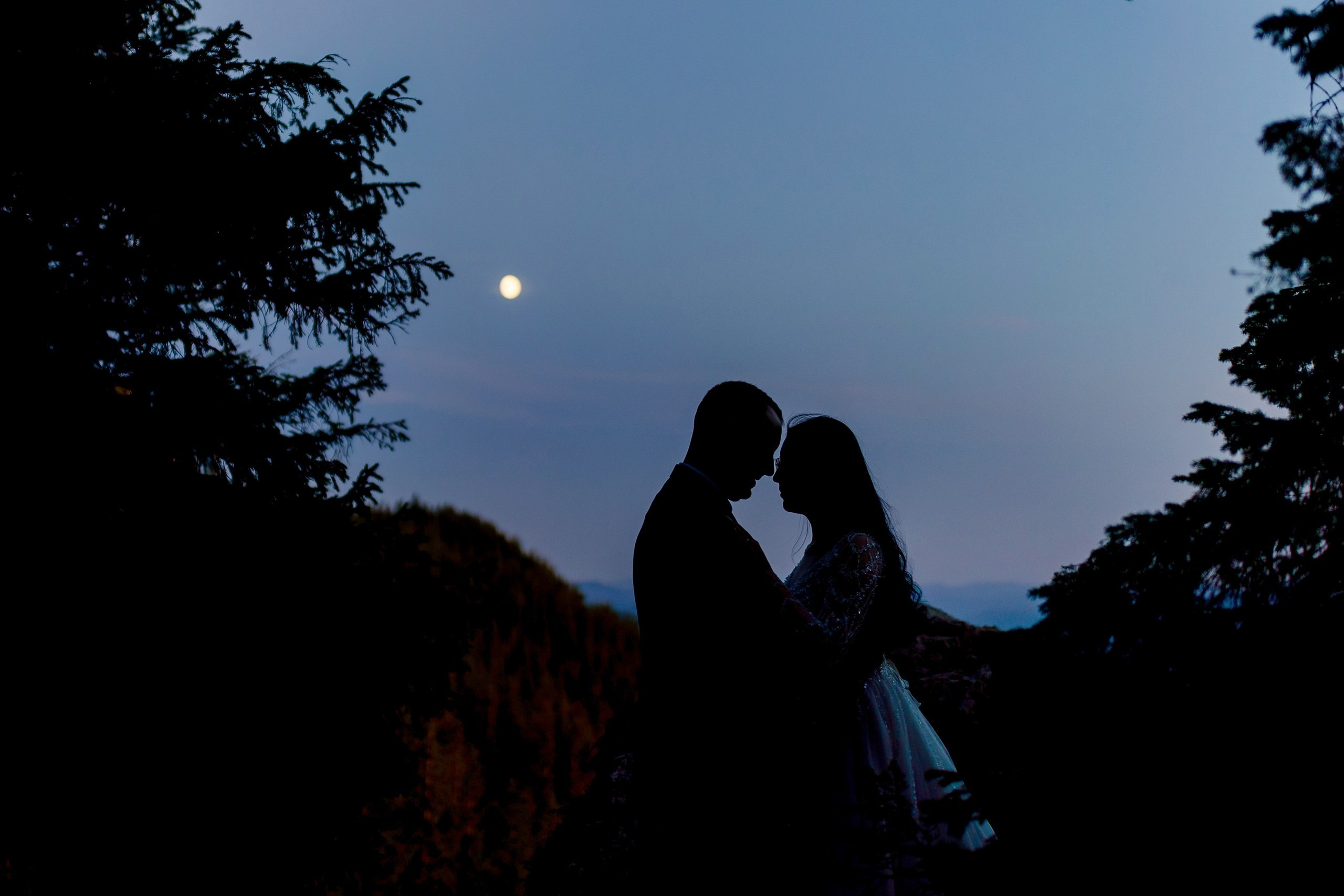 - nunta--fotograf-profesionist-botosani - fotografie-nunta-romantica - imagini-nunta-in-natura-alin-chirila-fotograf - fotografii-cuplu-indragostit-nunta-botosani - sedinta-foto-miri-andrei-iustina-alinofotostudio - amintiri-din-nunta-realizate-de-fotograf-profesionist - povestea-nuntii-andrei-si-iustina-in-imagini-alinofotostudio-fotograf evenimente- evenimente Botoșani -fotograf Suceava - fotograf Iași- servicii foto. servicii foto Botoșani. servicii foto video Botoșani. fotograf nunta. fotograf evenimente. fotograf nunta Botoșani. Alin chirila. Alin chirila fotograf. Alinofotostudio.- servicii foto. servicii foto Botoșani. servicii foto video Botoșani. fotograf nunta. fotograf evenimente. fotograf nunta Botoșani. Alin chirila. Alin chirila fotograf. Alinofotostudio.fotograf stare civilă,poze stare civilă,album foto stare civilă,servicii foto suceava,fotograf evenimente suceava,fotograf nuntă suceava,poze cununie civilă,ședință foto stare civilă,sesiune foto suceava,fotograf profesionist suceava,fotograf botosani,stare civila botosani,alinofotostudio,alin chirila fotograf.servicii foto. servicii foto Botoșani. servicii foto video Botoșani. fotograf nunta. fotograf evenimente. fotograf nunta Botoșani. Alin chirila. Alin chirila fotograf. Alinofotostudio.fotograf stare civilă,poze stare civilă,album foto stare civilă,servicii foto suceava,fotograf evenimente suceava,fotograf nuntă suceava,poze cununie civilă,ședință foto stare civilă,sesiune foto suceava,fotograf profesionist suceava,fotograf botosani,stare civila povestitor prin fotografiebotosani,alinofotostudio,alin chirila fotograf,servicii foto. servicii foto Botoșani. servicii foto video Botoșani. fotograf nunta. fotograf evenimente. fotograf nunta Botoșani. Alin chirila. Alin chirila fotograf. Alinofotostudio.fotograf stare civilă,poze stare civilă,album foto stare civilă,servicii foto suceava,fotograf evenimente suceava,fotograf nuntă suceava,poze cununie civilă,ședință foto stare civilă,sesiune foto suceava,fotograf profesionist suceava,fotograf botosani,stare civila botosani,alinofotostudio,alin chirila fotograf,cununie religioasă botoșani,andreea și neculai,capela militară botoșani,foto conacul zăicești,fotograf nuntă botoșani,fotograf cununie religioasă,foto evenimente botoșani,poze cununie capela militară,ședință foto zăicești,fotograf profesionist botoșaniMire și mireasă – Sergiu & Liliana – ziua nunții, 2024 - Emoții în ziua nunții – Sergiu și Liliana - Dansul mirilor – fotografie artistică nuntă 2024 - Sedinta foto romantică în natură – Sergiu & Liliana - Rochia de mireasă și detalii de nuntă elegan-Album de cununie civilă Florin și Anda – Fotografii profesionale realizate de Alin Chirilă în Botoșani -fotograf prin fotografie-Ședință foto Trash the Dress pe muntele Rarău cu Iulian și Iuliana – fotografie de cuplu, natură montană, emoție autentică surprinsă de Alin Chirilă, povestitor prin fotografie.- "Iulian și Iuliana pe crestele Rarăului – fotografie Trash the Dress în natură" - "Cuplu îmbrățișat la apus pe muntele Rarău – ședință foto după nuntă" - "Rochie de mireasă în vânt pe munte – Trash the Dress Rarău-1. Iulian și Iuliana pe muntele Rarău – ședință foto Trash the Dress în natură, cu peisaj montan spectaculos 2. Cuplu în îmbrățișare pe Rarău – emoție autentică surprinsă după nuntă 3. Rochie de mireasă în bătaia vântului – fotografie artistică Trash the Dress în munți 4. Mire și mireasă privind spre orizont – dragoste și libertate pe muntele Rarău 5. Iuliana zâmbind în rochia de mireasă – portret în natură, Trash the Dress 6. Iulian ținându-și mireasa de mână – ședință foto romantică pe munte 7. Detaliu cu rochia pe stâncă – estetică naturală Trash the Dress Rarău 8. Cuplu în mers pe poteca Rarăului – fotografie simbolică de după nuntă 9. Apus de soare pe Rarău în spatele mirilor – imagine de poveste Trash the Dress 10. Iulian și Iuliana râzând împreună – momente autentice surprinse de Alin Chirilă, povestitor prin fotografie