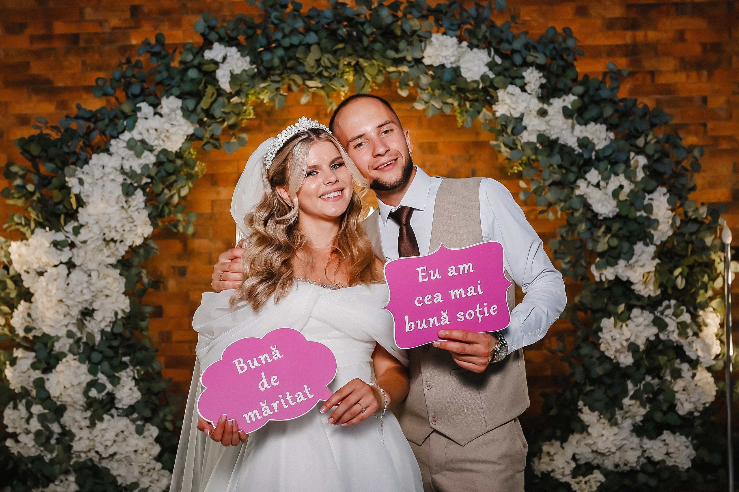 Cabina foto | EventBox.md | Cabina foto pentru nunta ta. Standart Studio - Servicii foto video pentru nuntă în Moldova Chișinău