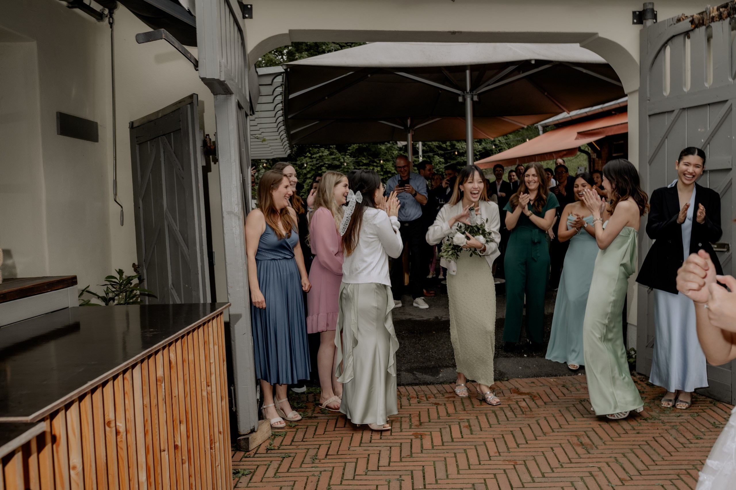 Chom & Kevin | Romantische Hochzeitsbilder in Würzburg – Hochzeitsfotografin Anna Saribekyan. Anna Saribekyan – Beste Hochzeitsfotografin in Würzburg, Top 10 in Deutschland