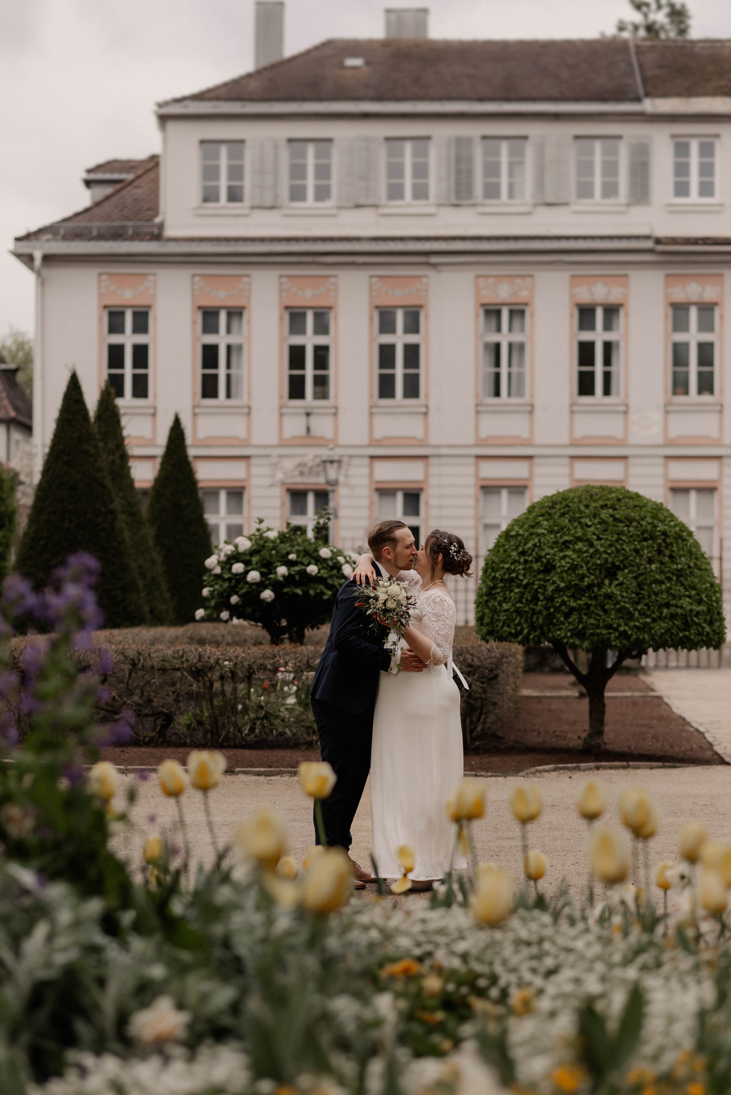 PRE-WEDDING IN HOFGARTEN ANSBACH. Photographer in Nuremberg Irina Mehnert from Ansbach