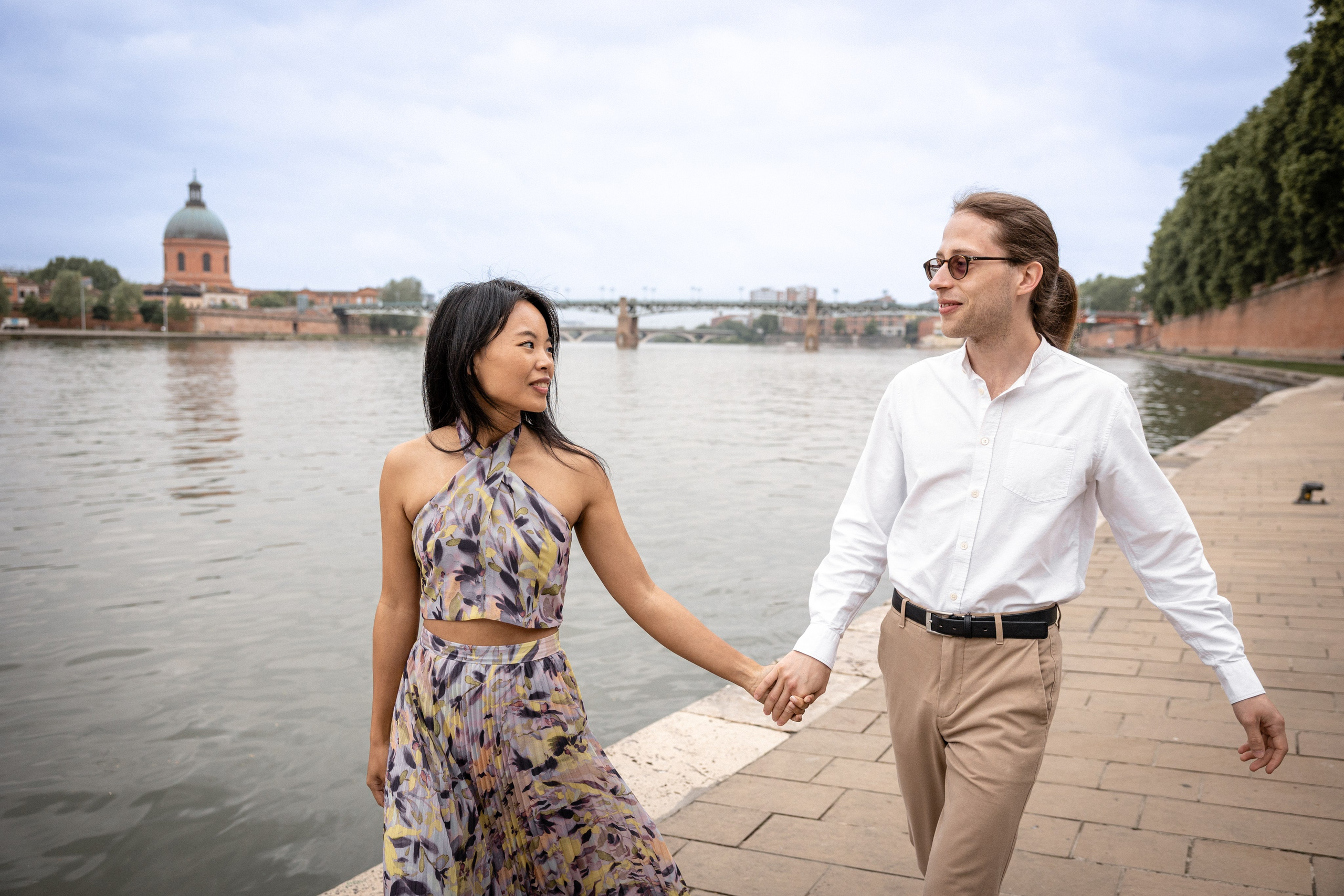 Séance photo de fiançailles à Toulouse. Eugénie Smirnova — Photographe à Toulouse et dans le Sud-Ouest