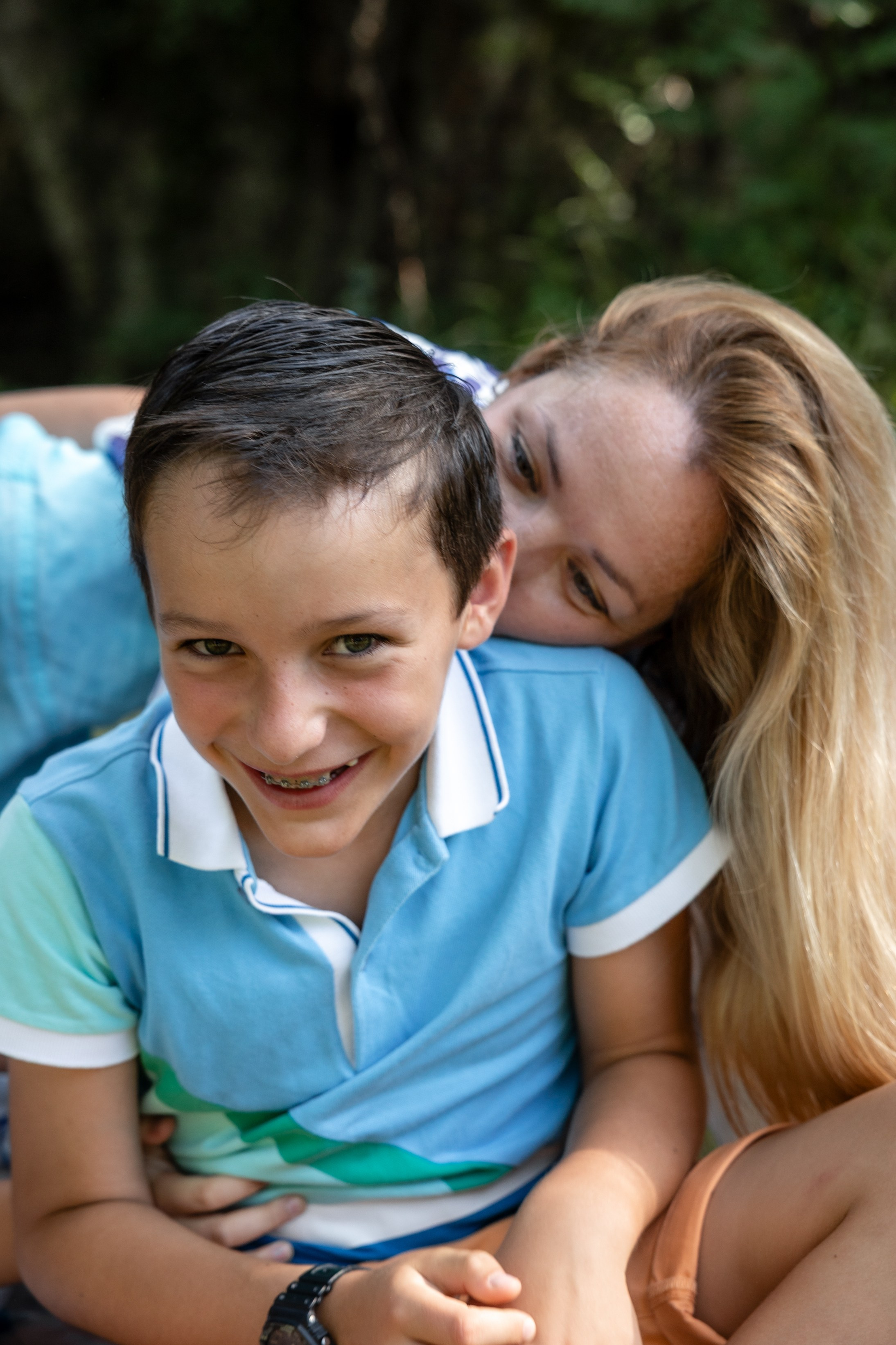 Family photoshoot in Parc du Cabirol, Colomiers. Eugenie Smirnova — wedding, corporate and lifestyle photographer in Toulouse and Southwest France