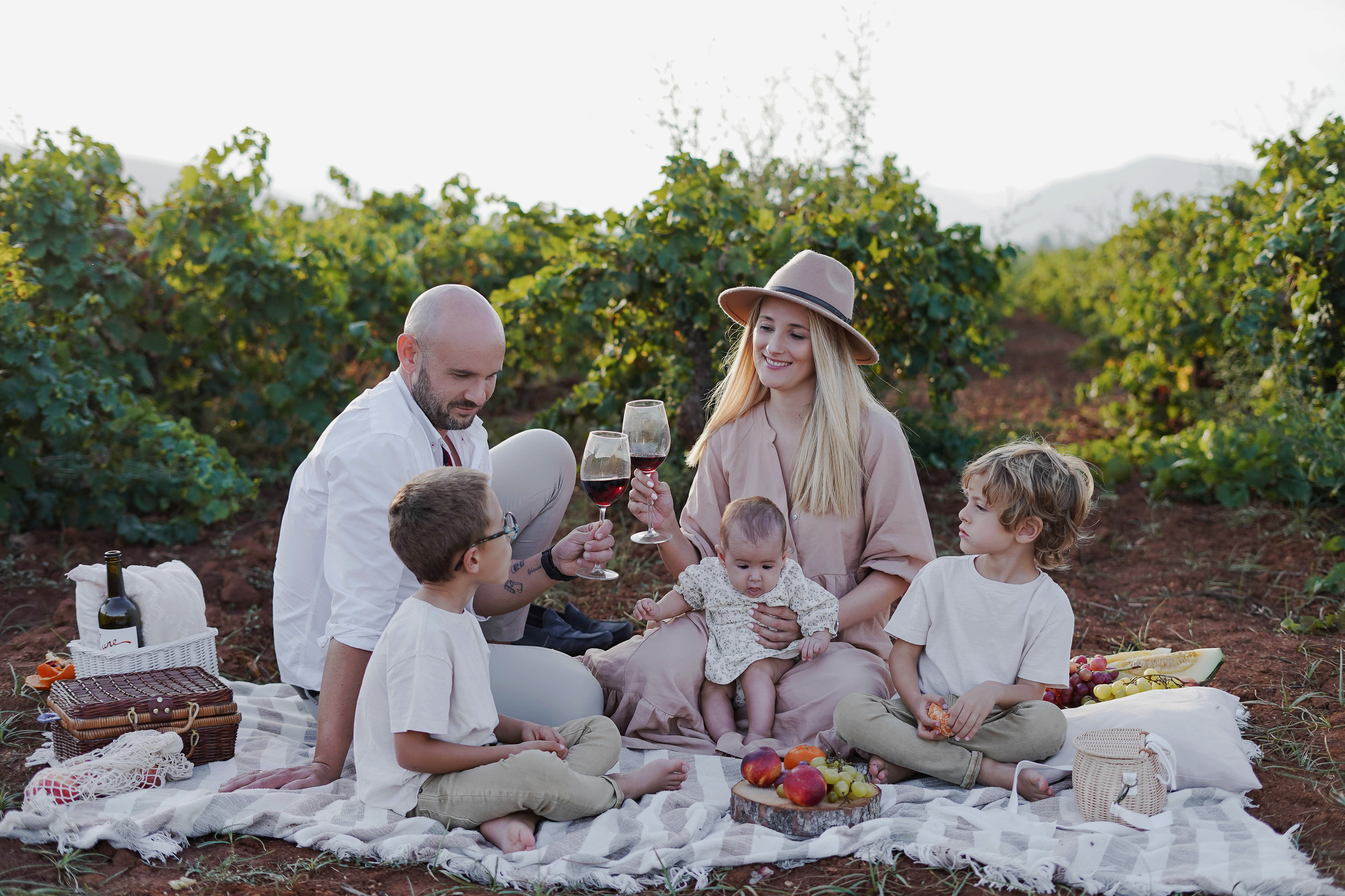 Семейная фотосессия в виноградниках Испания. Индивидуальный, семейный, свадебный фотограф Бенидорм Диана Меметова