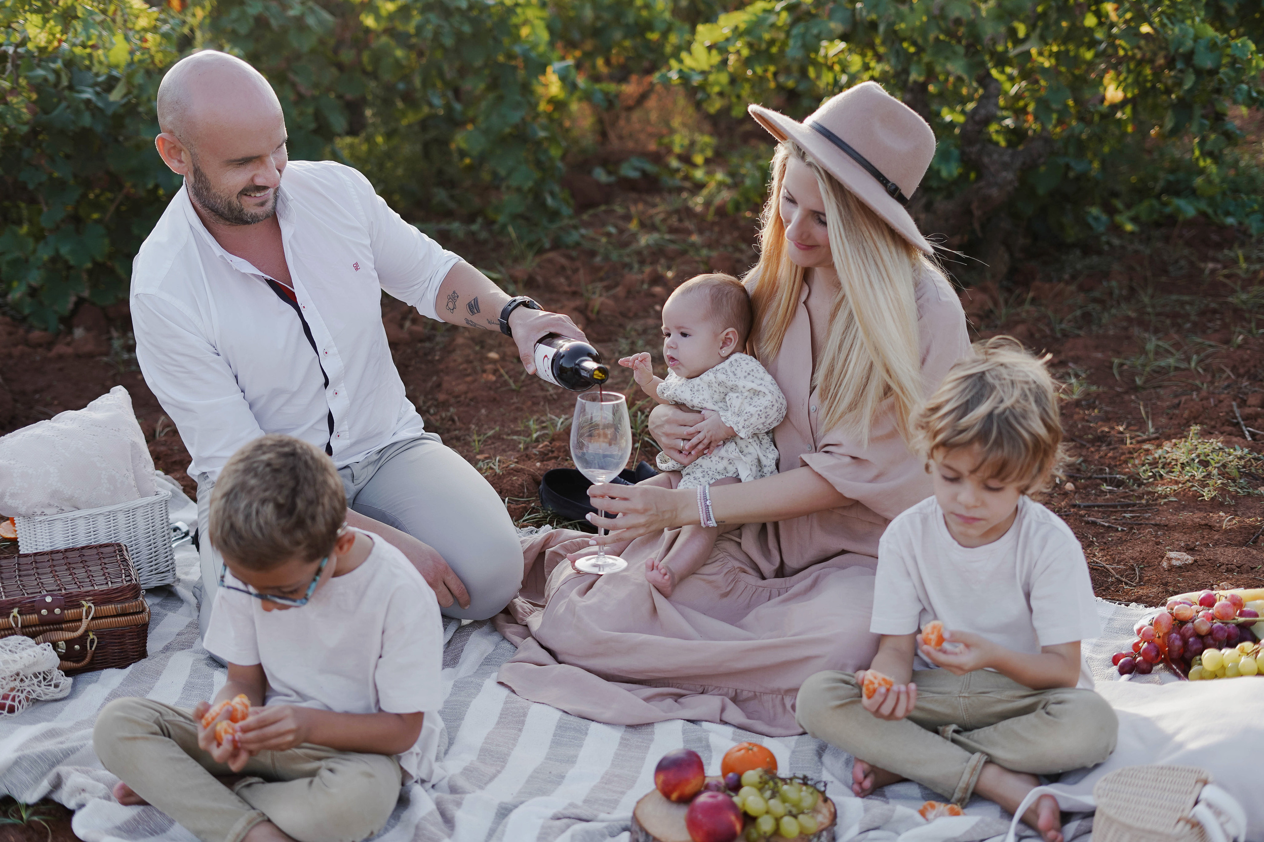Семейная фотосессия в виноградниках Испания. Индивидуальный, семейный, свадебный фотограф Бенидорм Диана Меметова