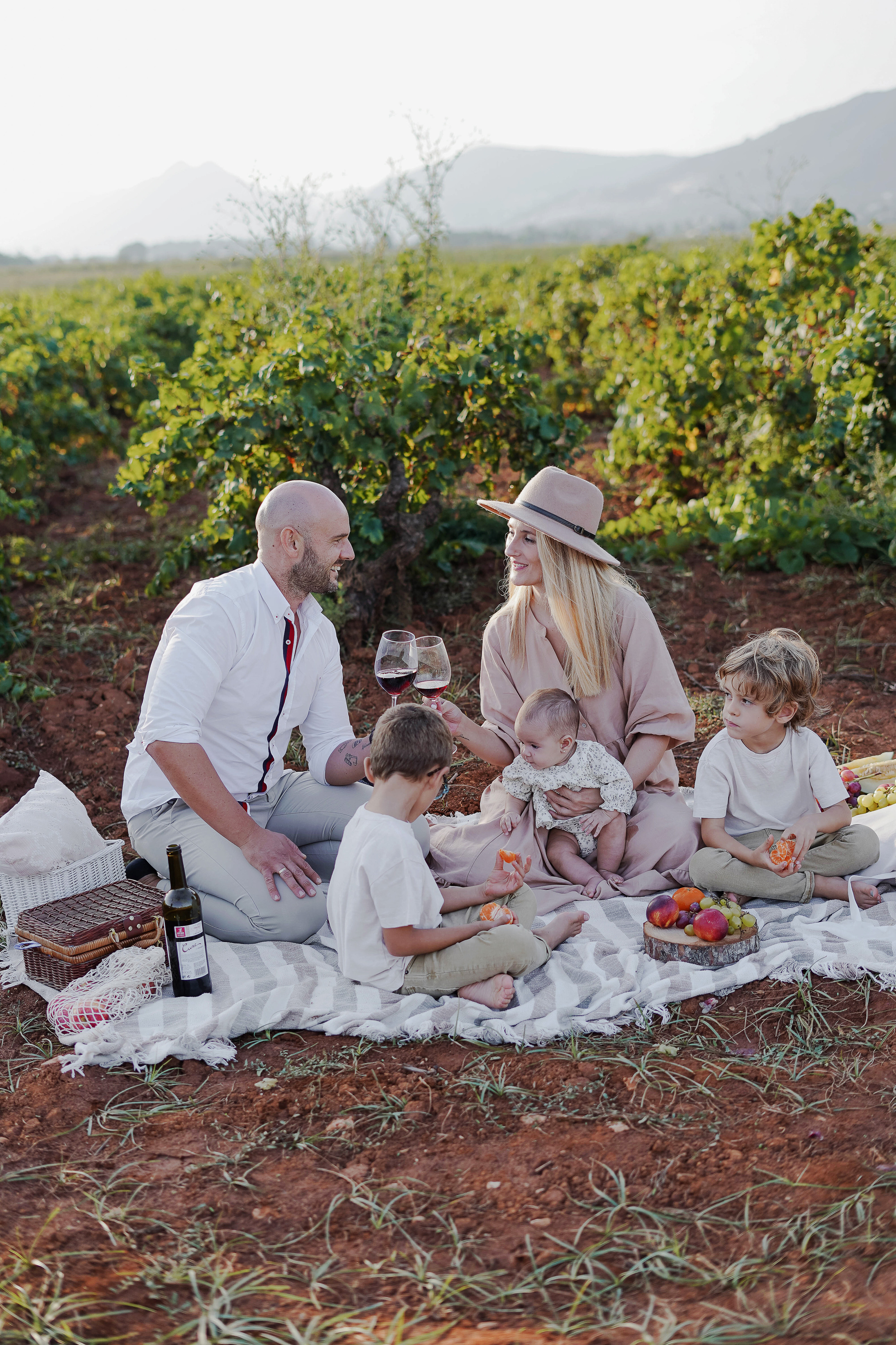 Семейная фотосессия в виноградниках Испания. Индивидуальный, семейный, свадебный фотограф Бенидорм Диана Меметова