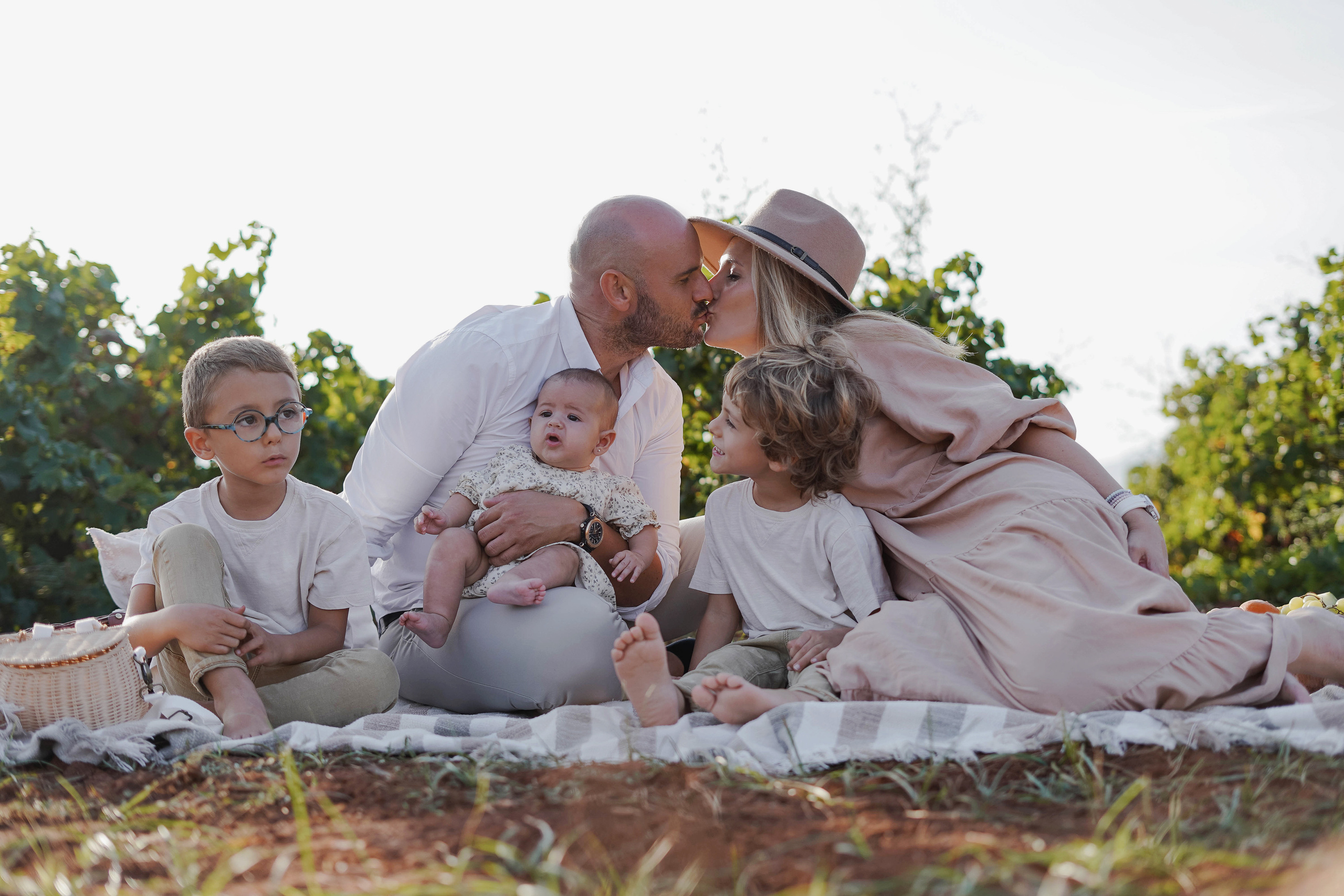 Семейная фотосессия в виноградниках Испания. Индивидуальный, семейный, свадебный фотограф Бенидорм Диана Меметова