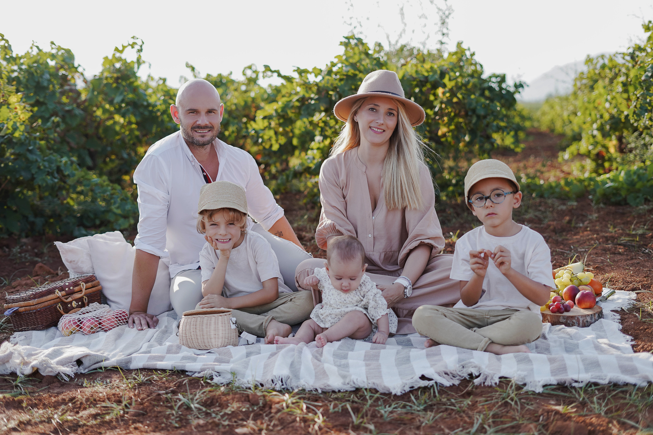 Семейная фотосессия в виноградниках Испания. Индивидуальный, семейный, свадебный фотограф Бенидорм Диана Меметова