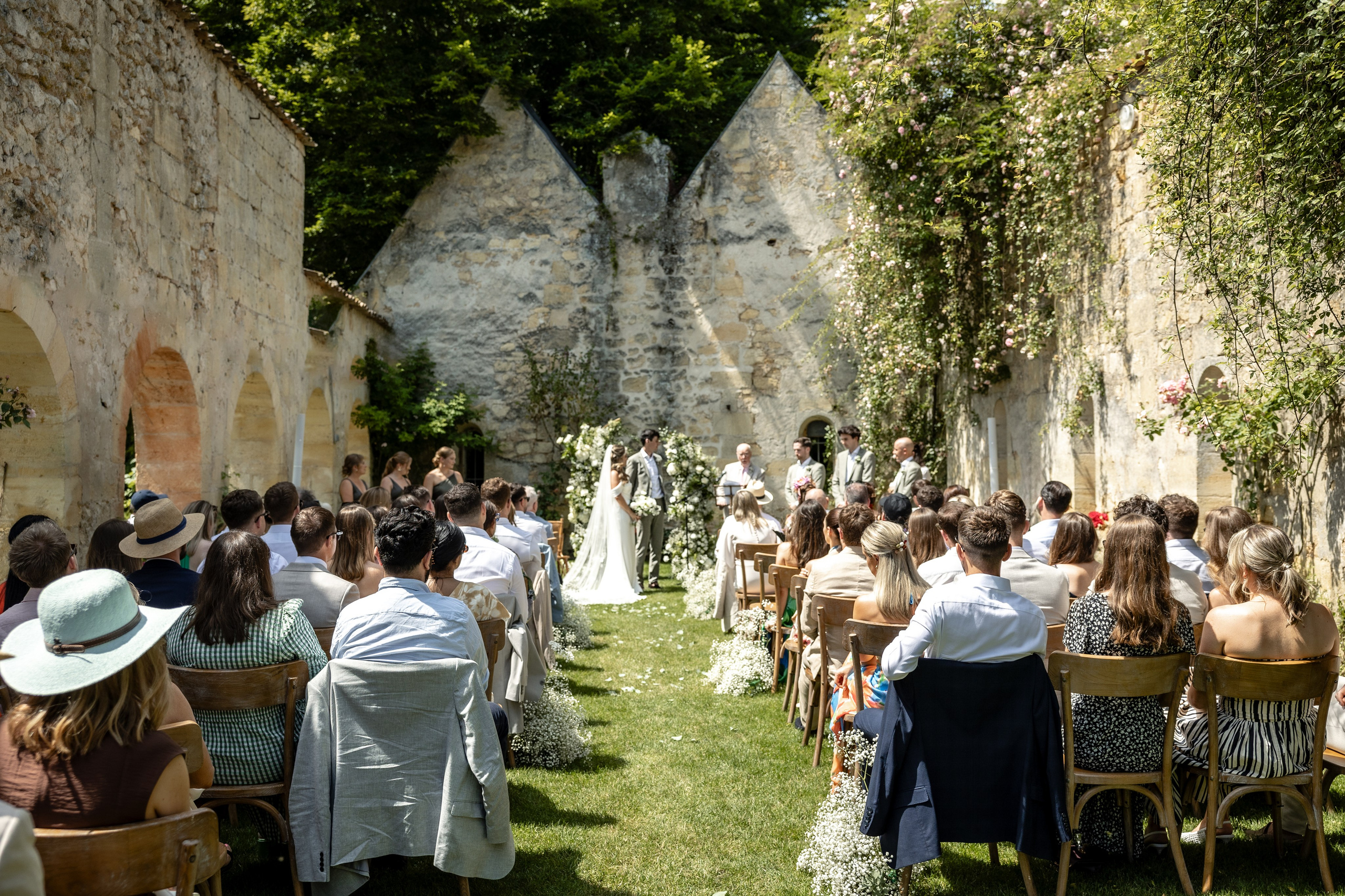 Sarah & Sean — a fairytale wedding at Château Sentout. Eugenie Smirnova — wedding, corporate and lifestyle photographer in Toulouse and Southwest France
