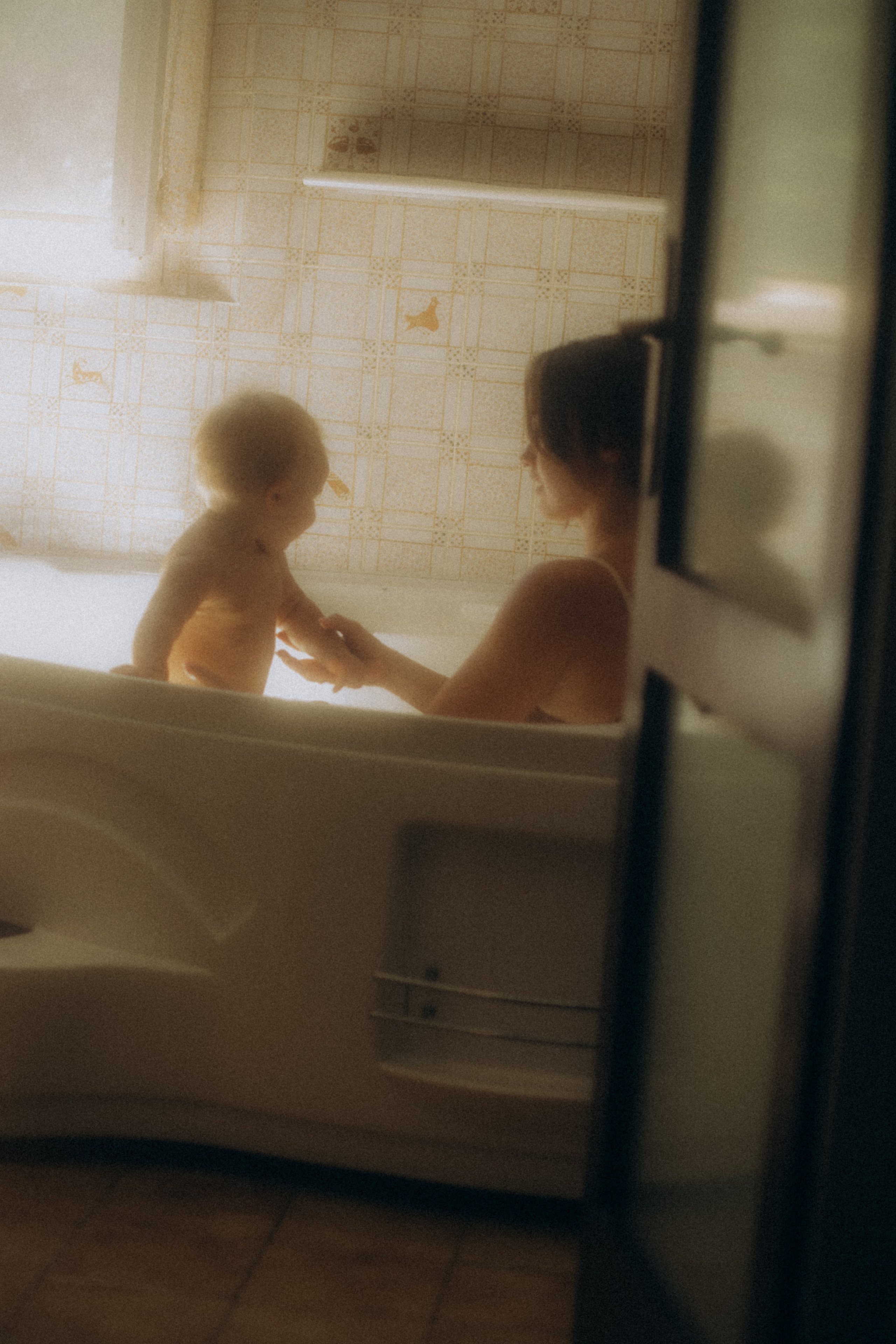 Maman et fille: la tendresse intemporelle. Семейный фотограф во Франции (Мец, Люксембург)