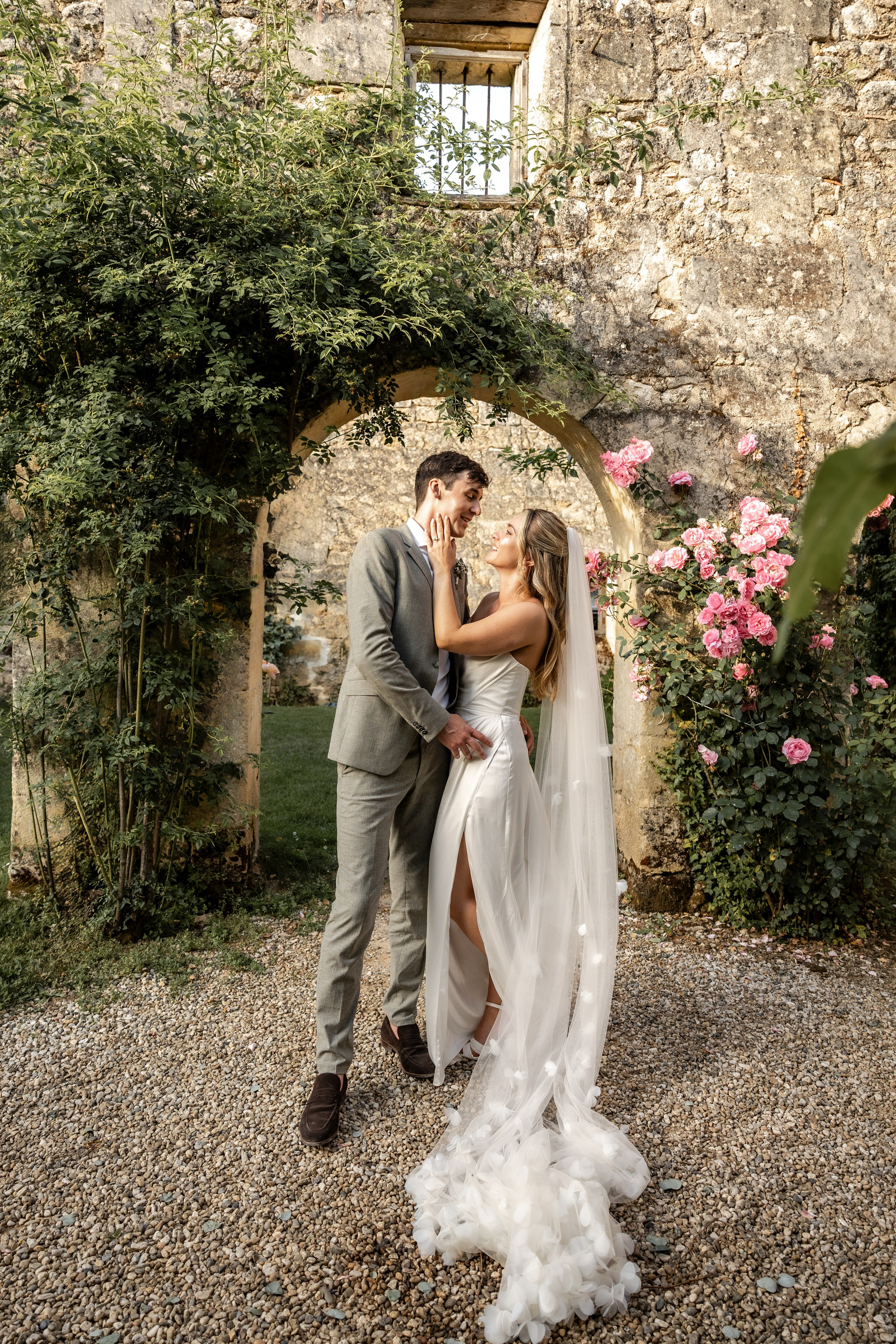 Sarah & Sean — a fairytale wedding at Château Sentout. Eugenie Smirnova — wedding, corporate and lifestyle photographer in Toulouse and Southwest France