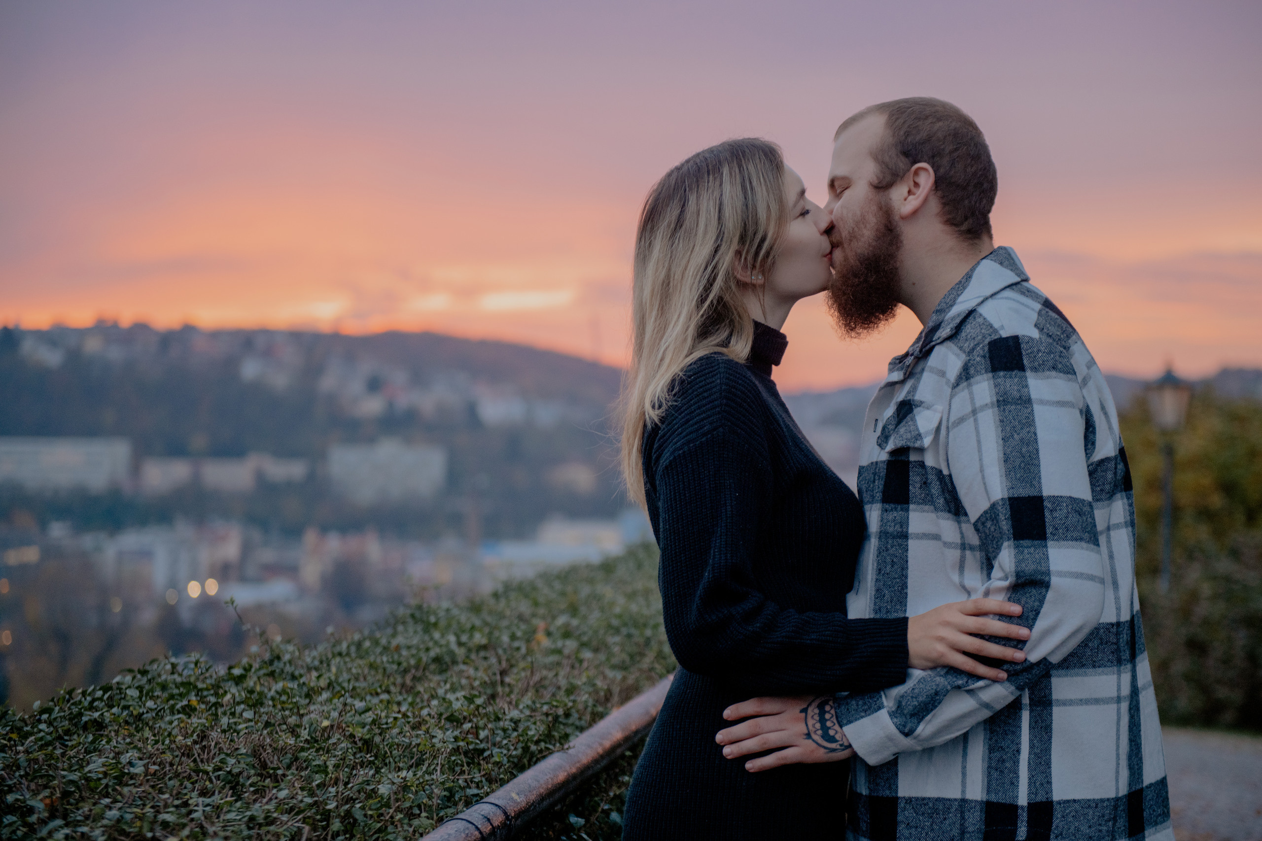 Парная осенняя фотосессия на Вышеграде в Праге. Профессиональный фотограф в Праге Анастасия Харитонова