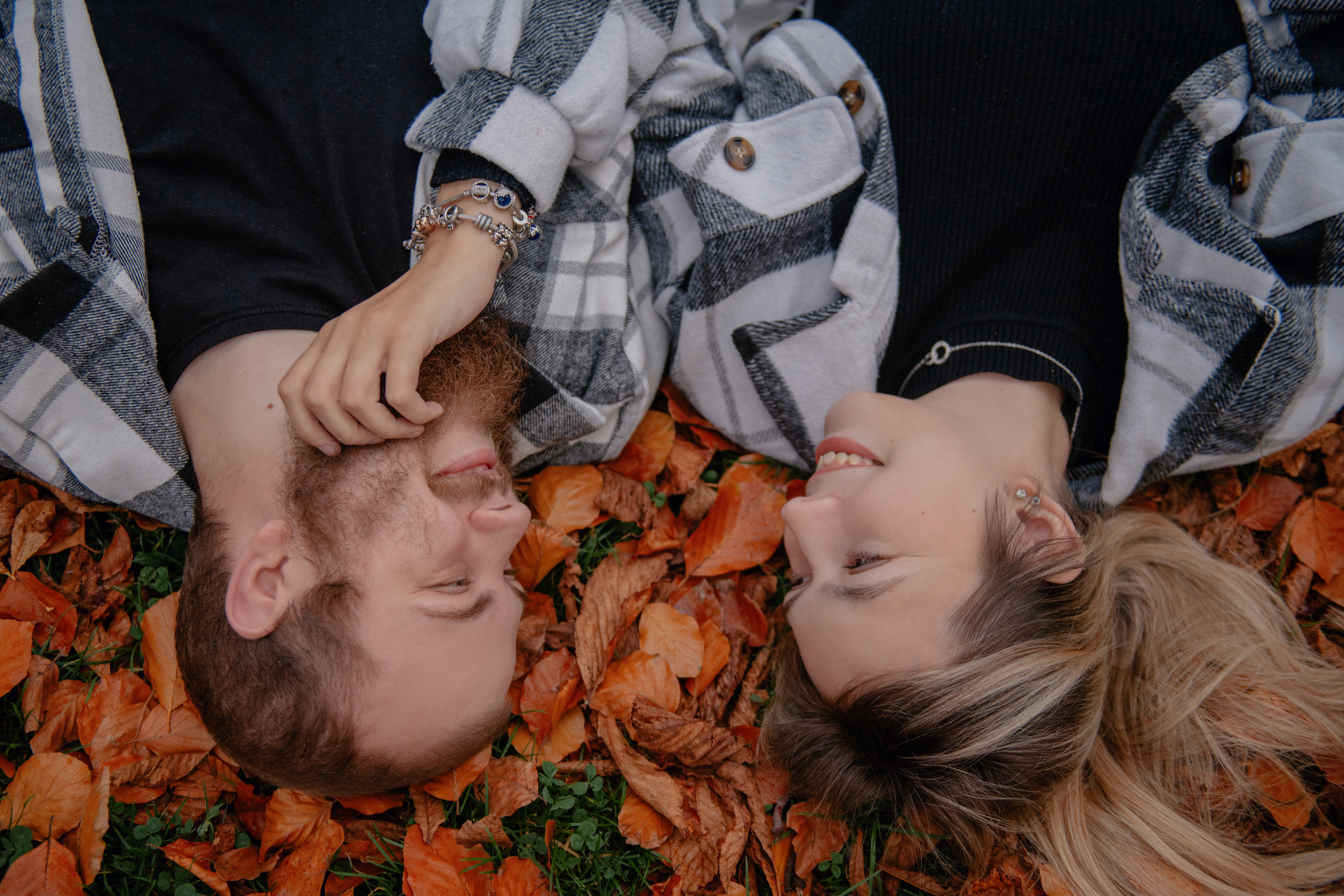 Парная осенняя фотосессия на Вышеграде в Праге. Профессиональный фотограф в Праге Анастасия Харитонова