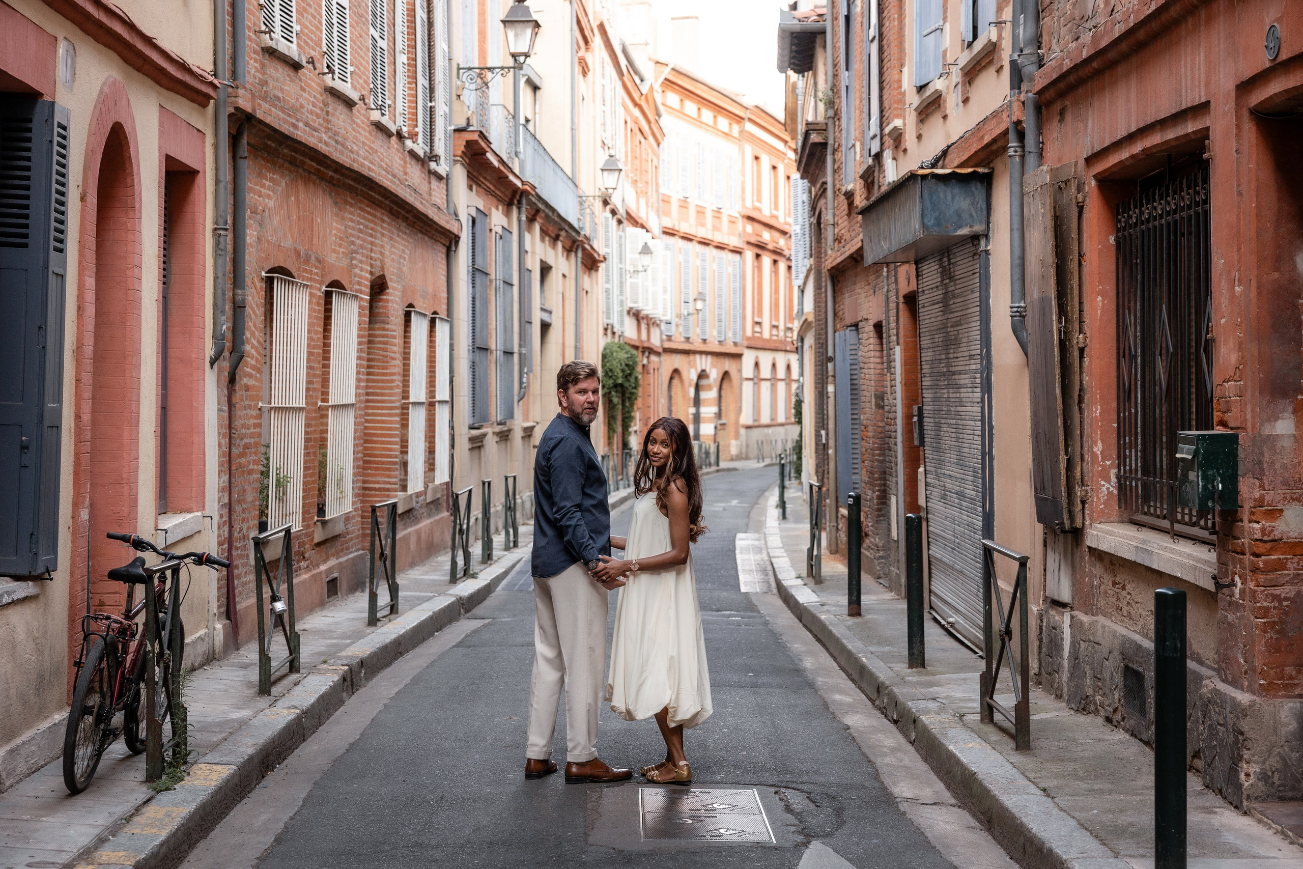 Engagement loves tory photoshoot in Toulouse. Anah & Andrew. Eugenie Smirnova — wedding, corporate and lifestyle photographer in Toulouse and Southwest France