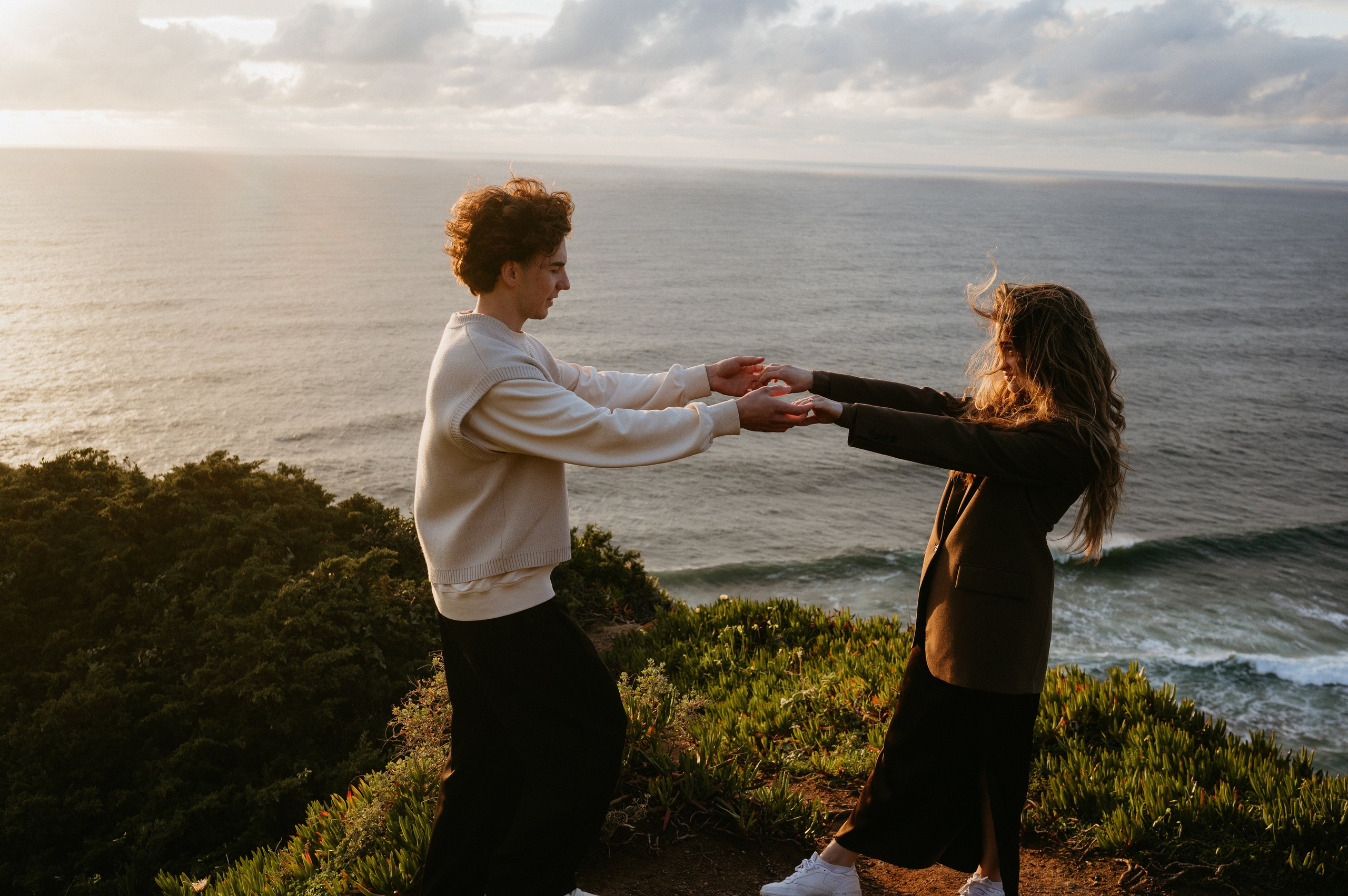 Praia da Ursa – ședință foto de cuplu într-un loc magic din Portugalia. Valentin Melen - fotograf de nunta 🤍